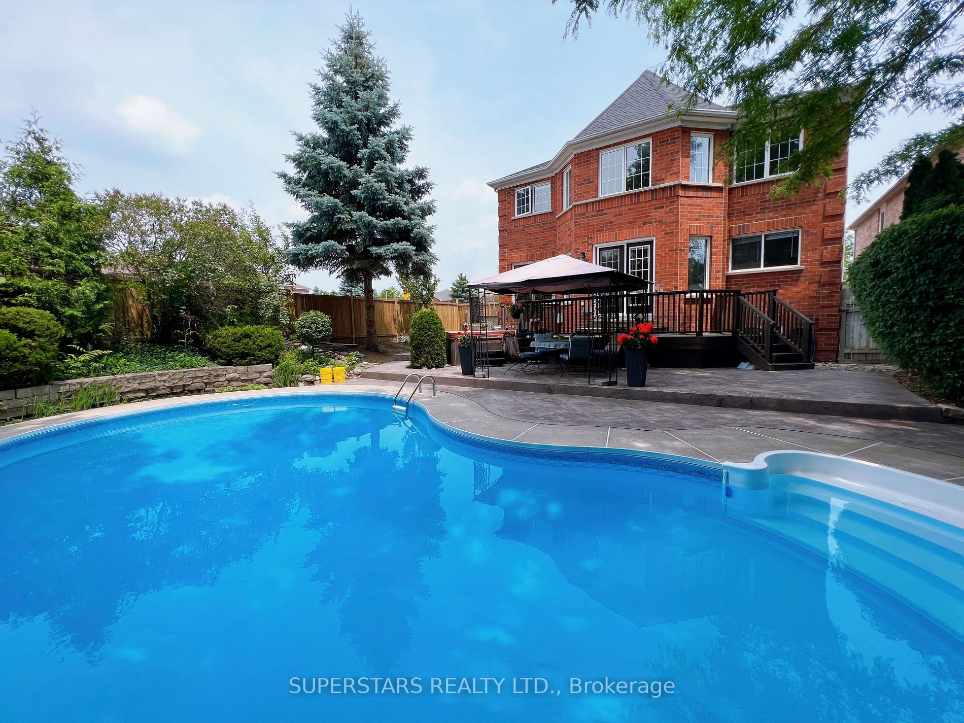 2 Redvers Street