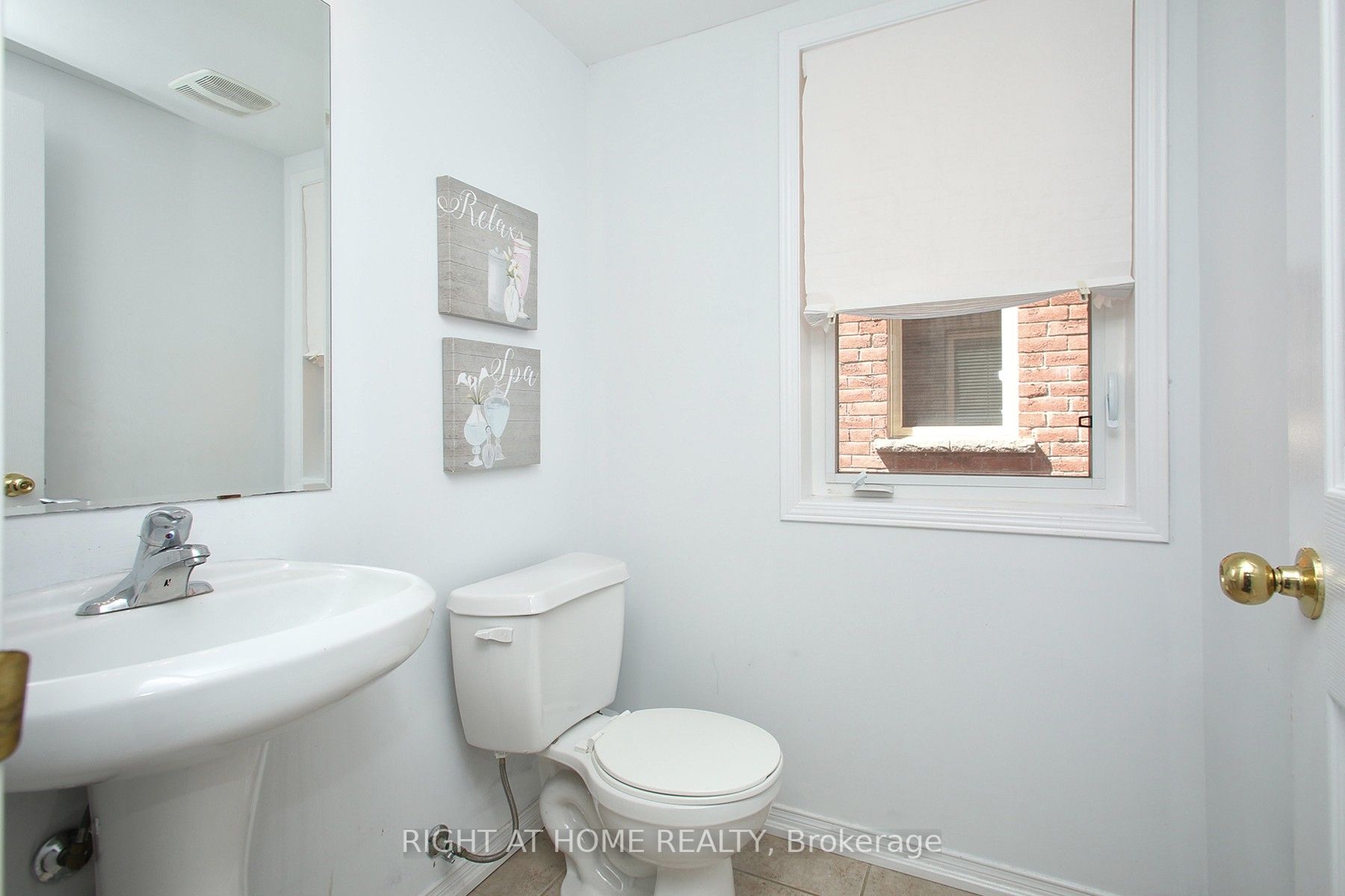 527 Rossland Road E