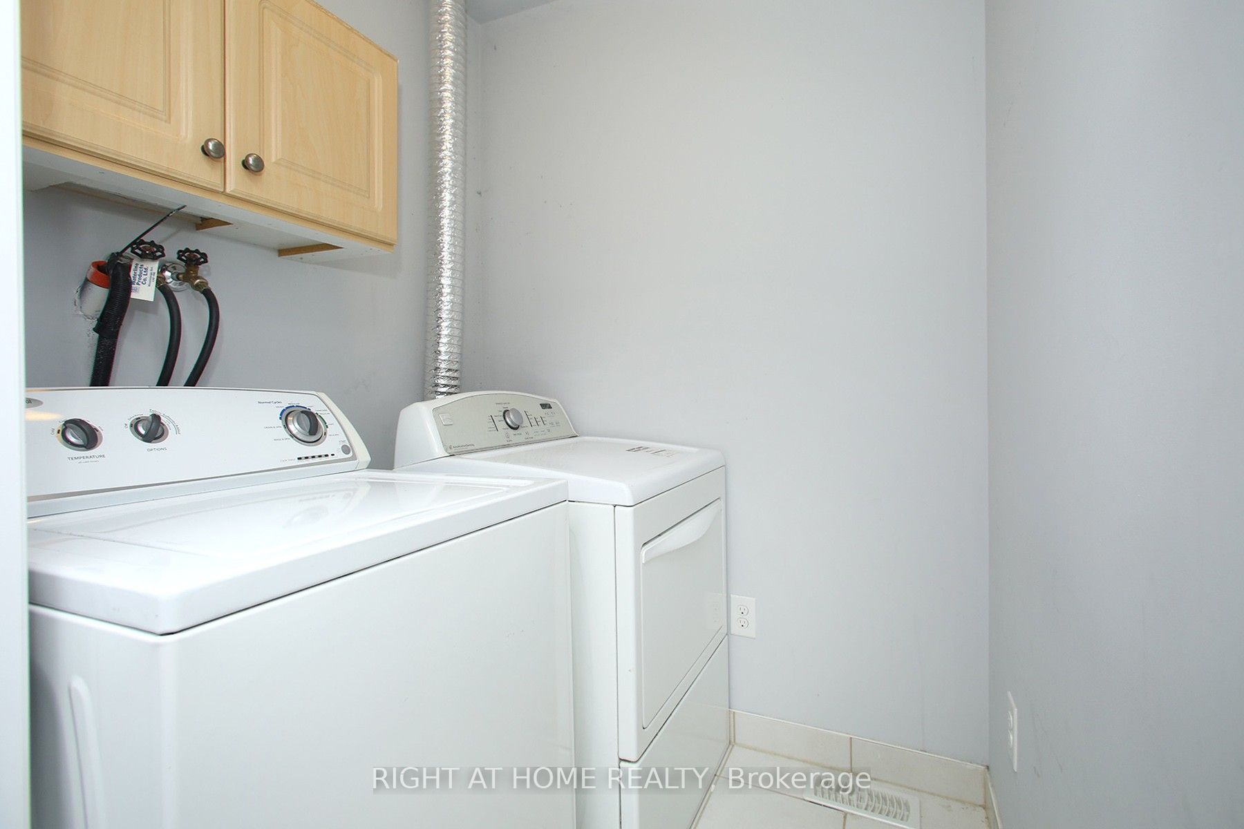 527 Rossland Road E