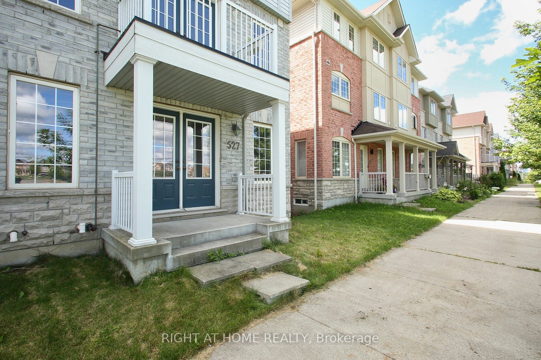 527 Rossland Road E