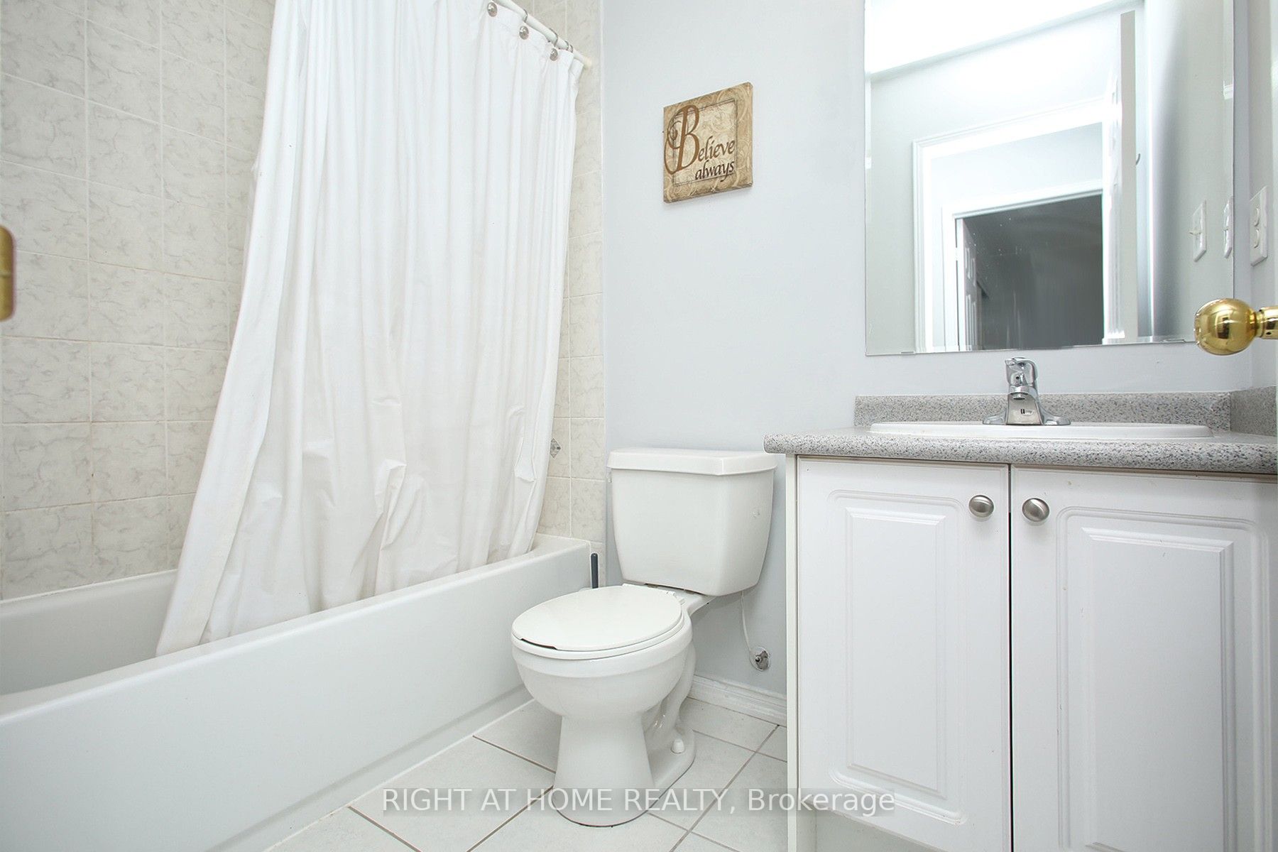 527 Rossland Road E