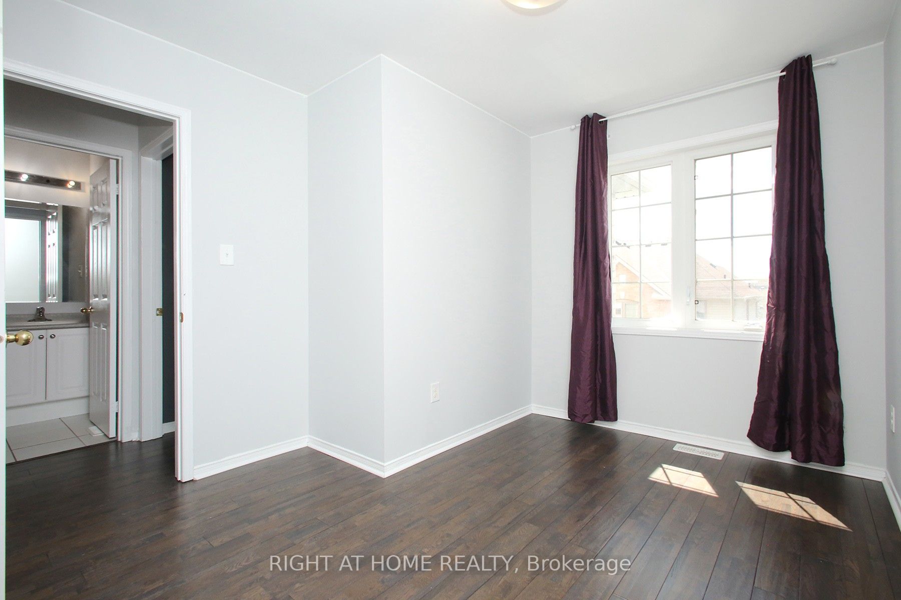 527 Rossland Road E