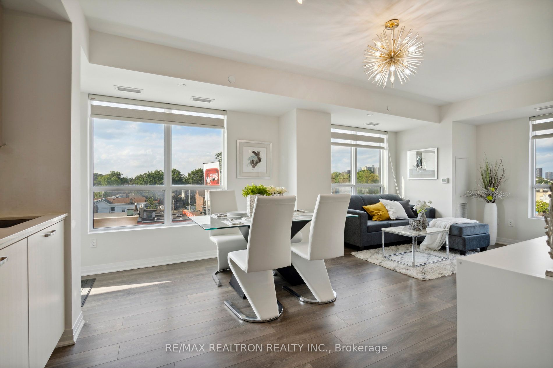 2301 Danforth Ave, #404