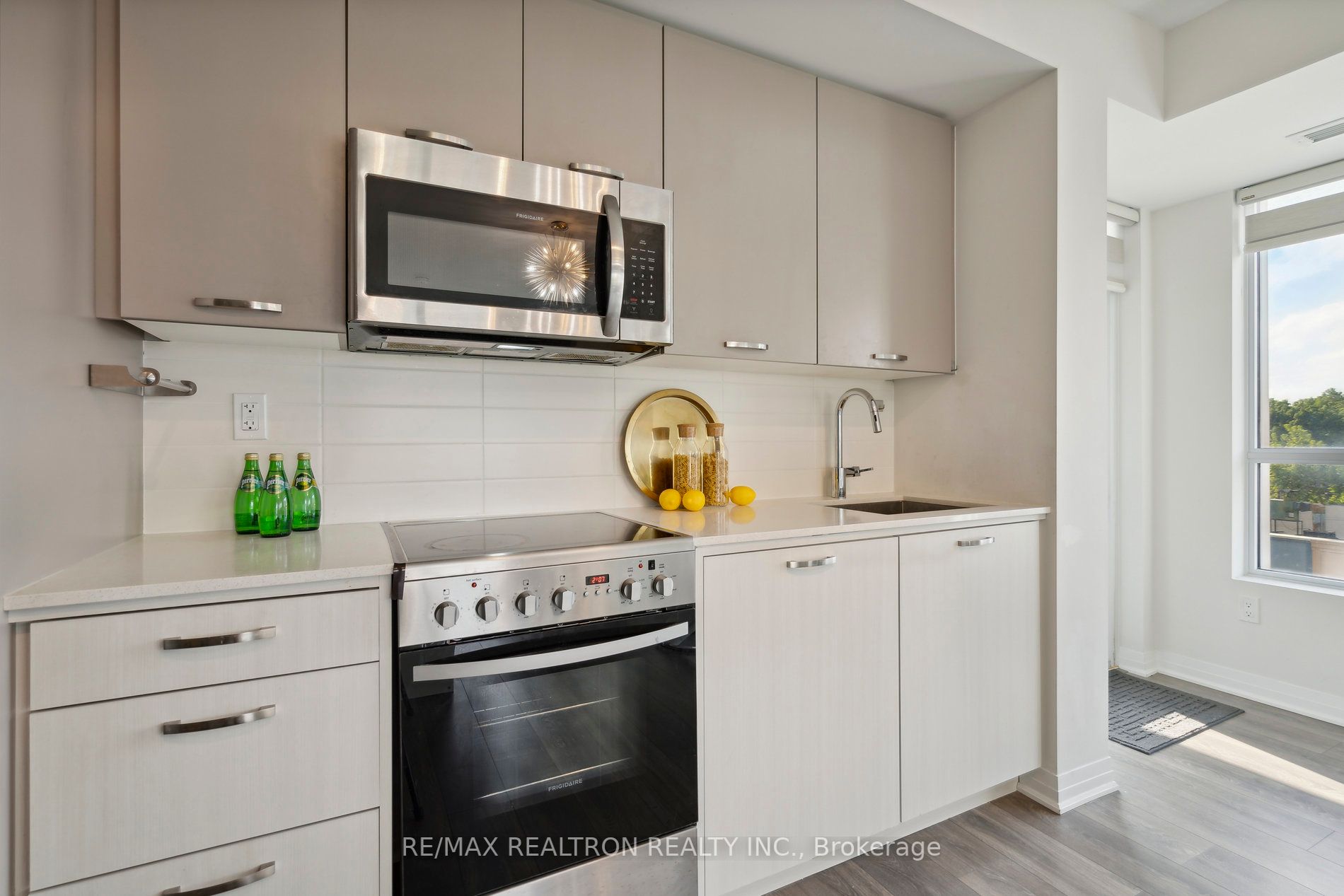 2301 Danforth Ave, #404