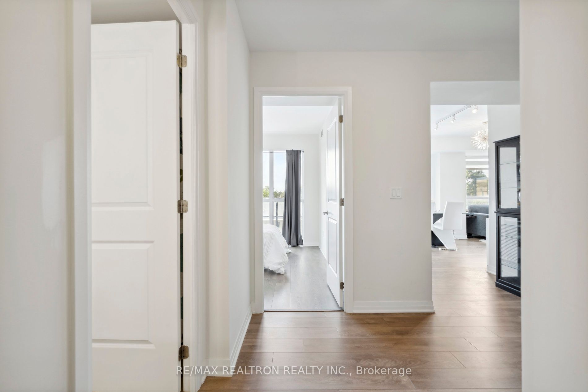 2301 Danforth Ave, #404
