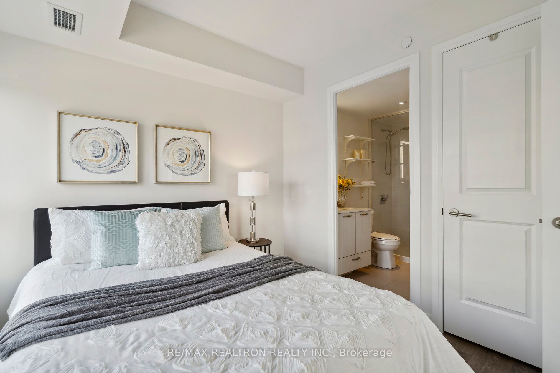 2301 Danforth Ave, #404