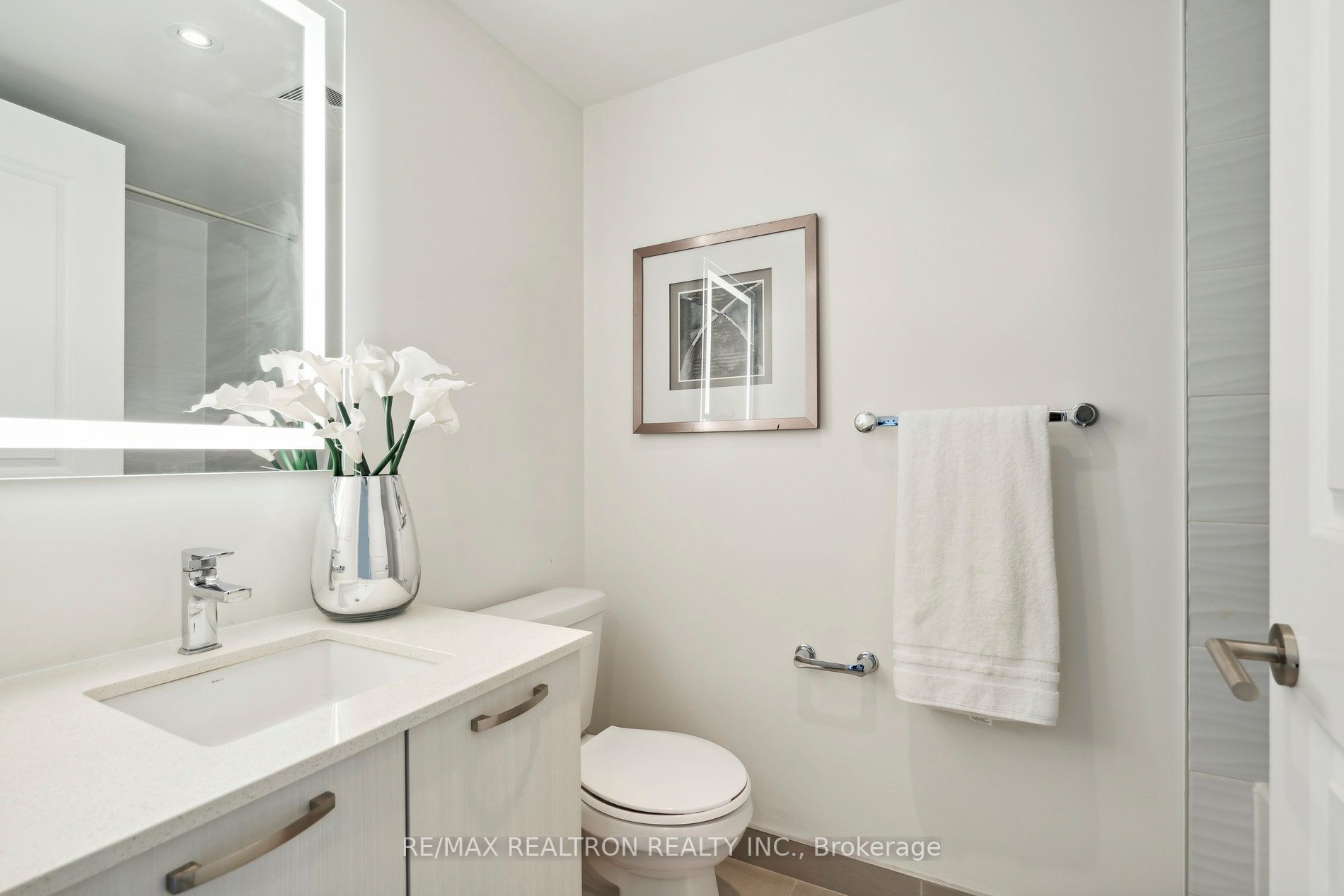 2301 Danforth Ave, #404