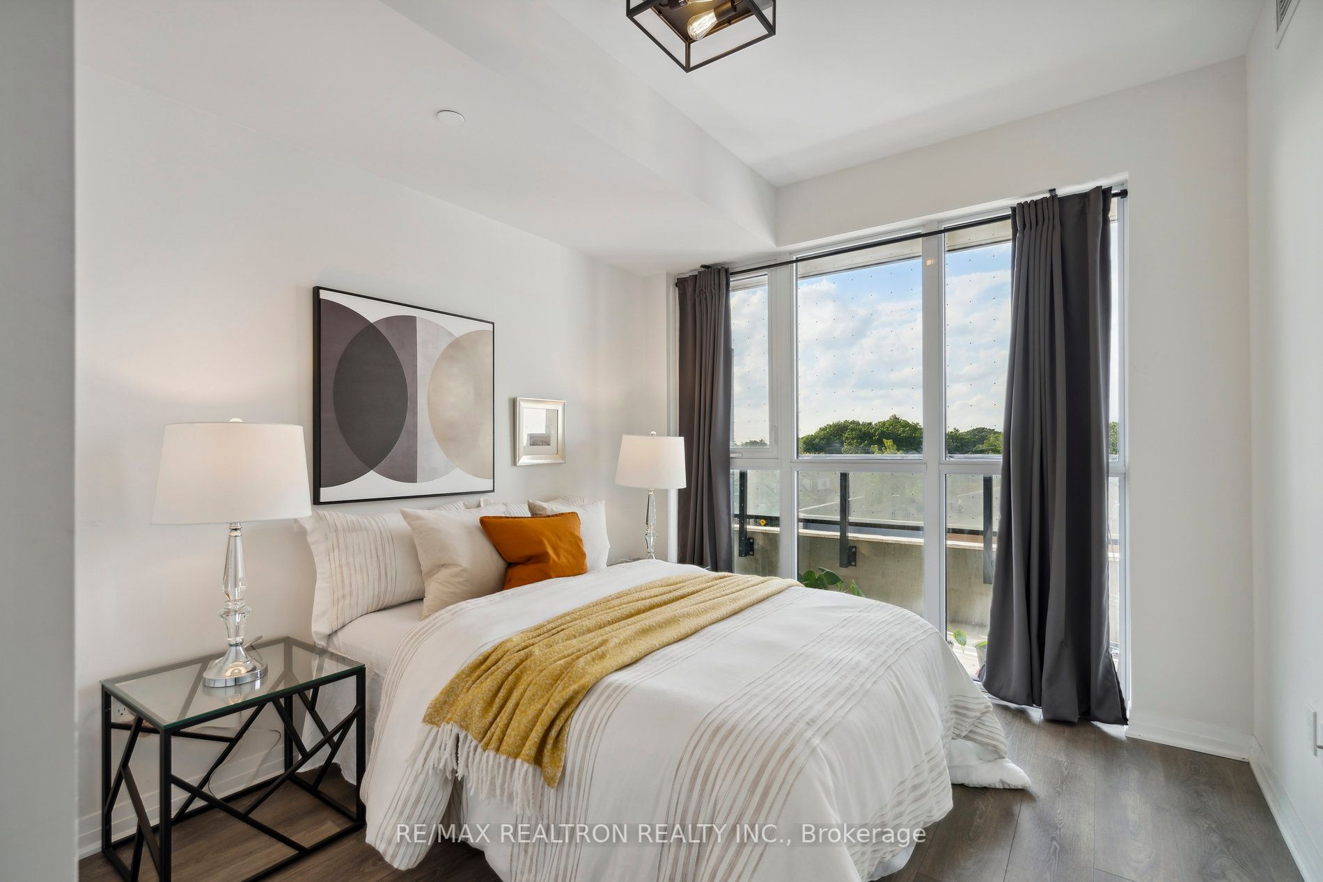 2301 Danforth Ave, #404