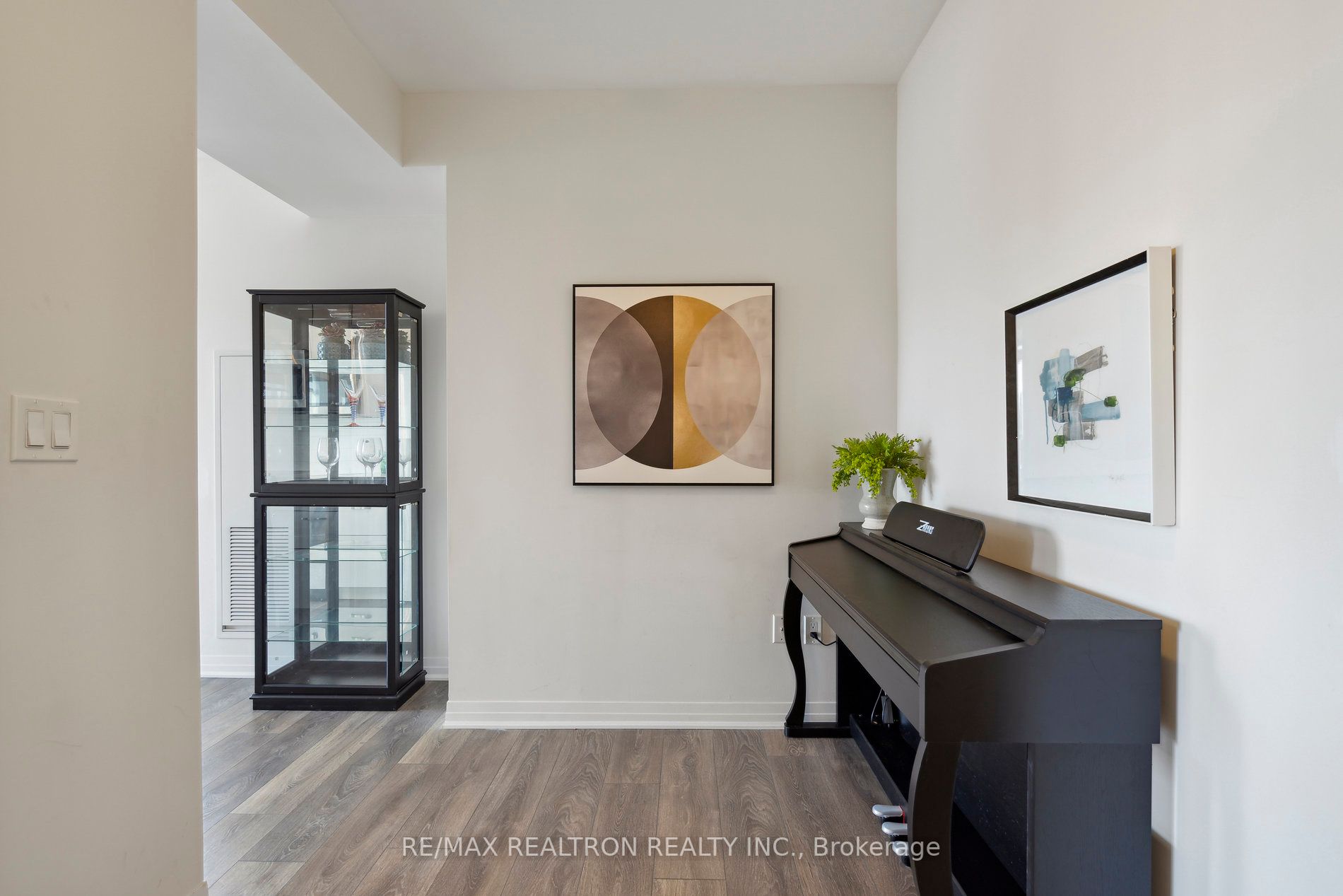 2301 Danforth Ave, #404