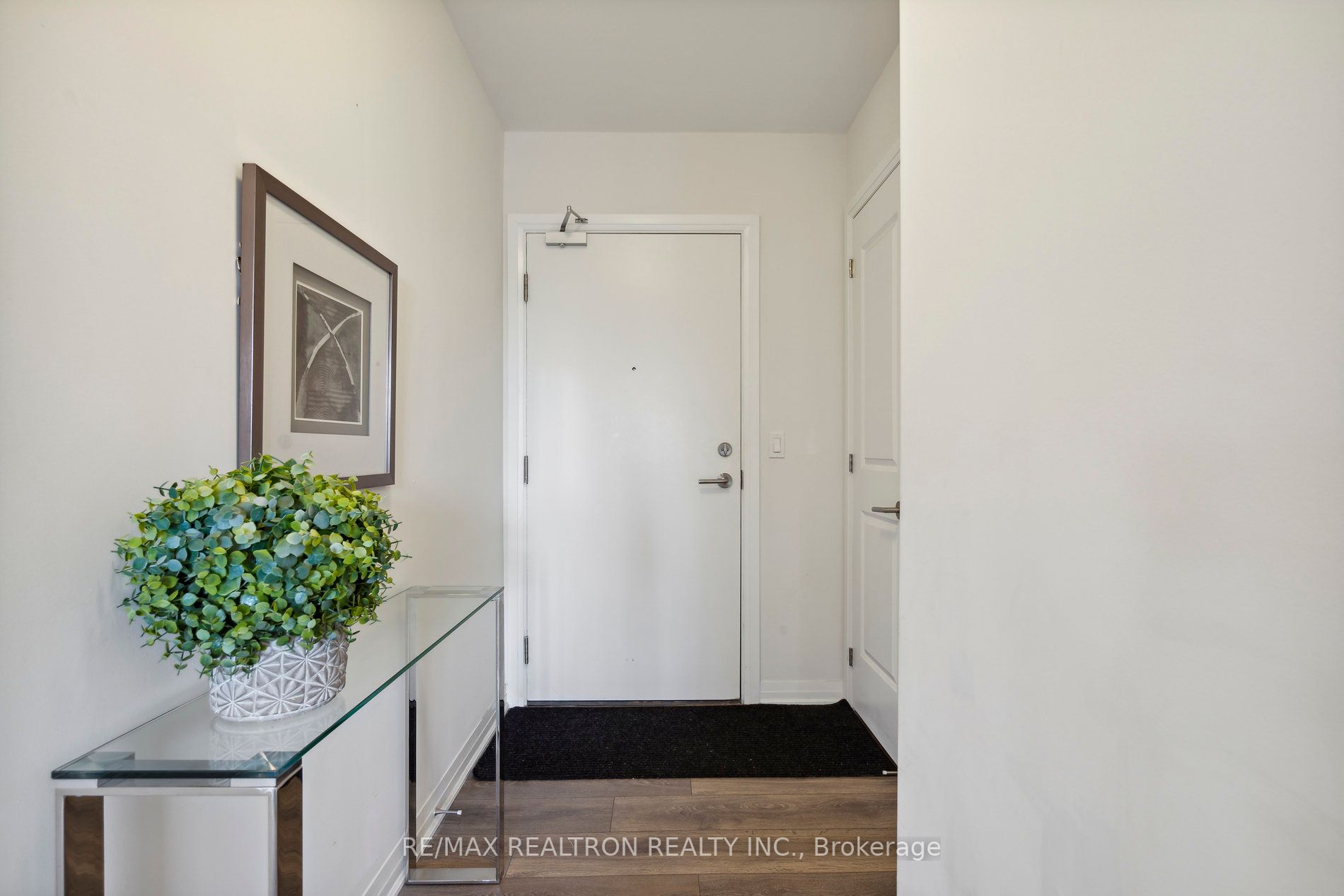2301 Danforth Ave, #404