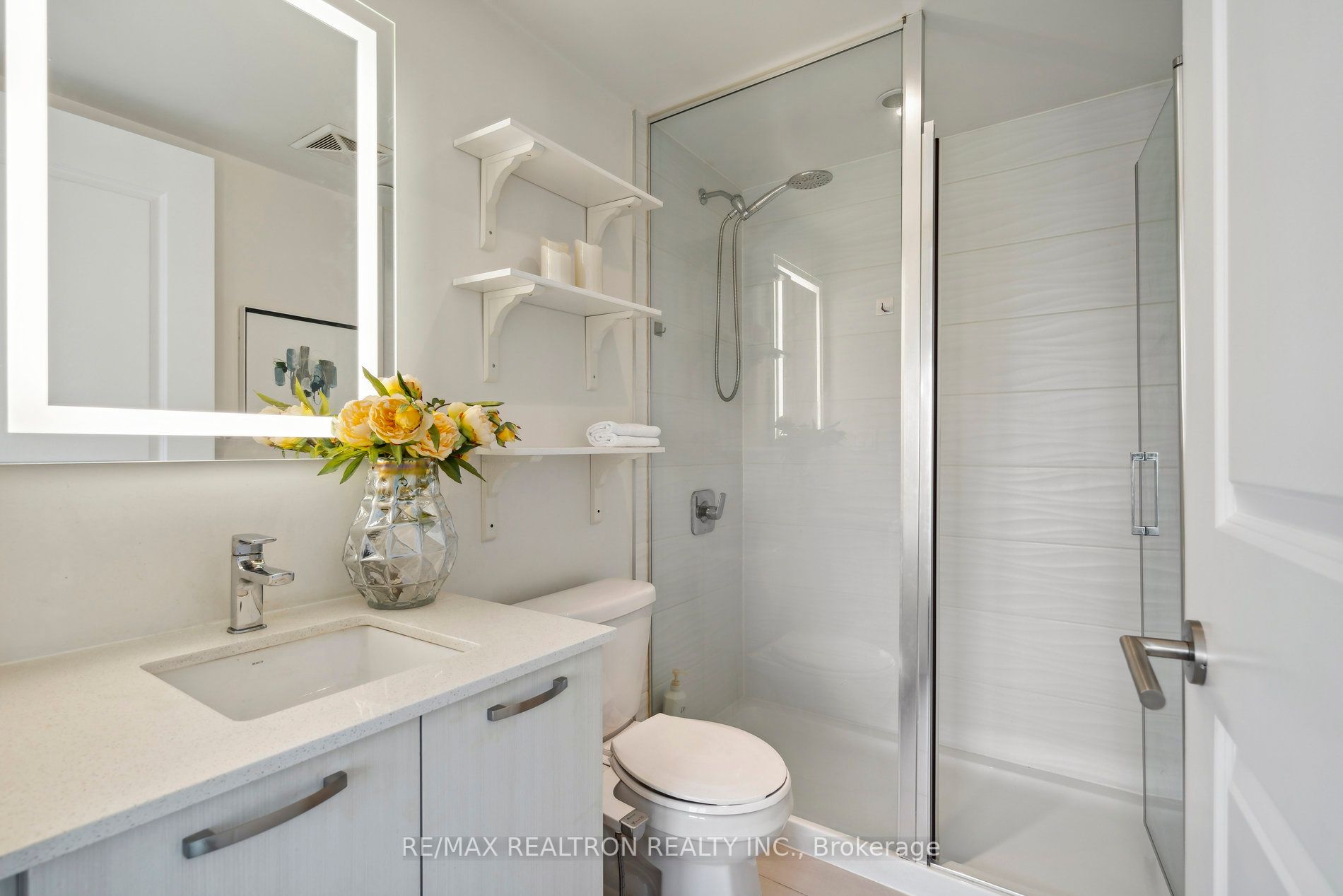 2301 Danforth Ave, #404