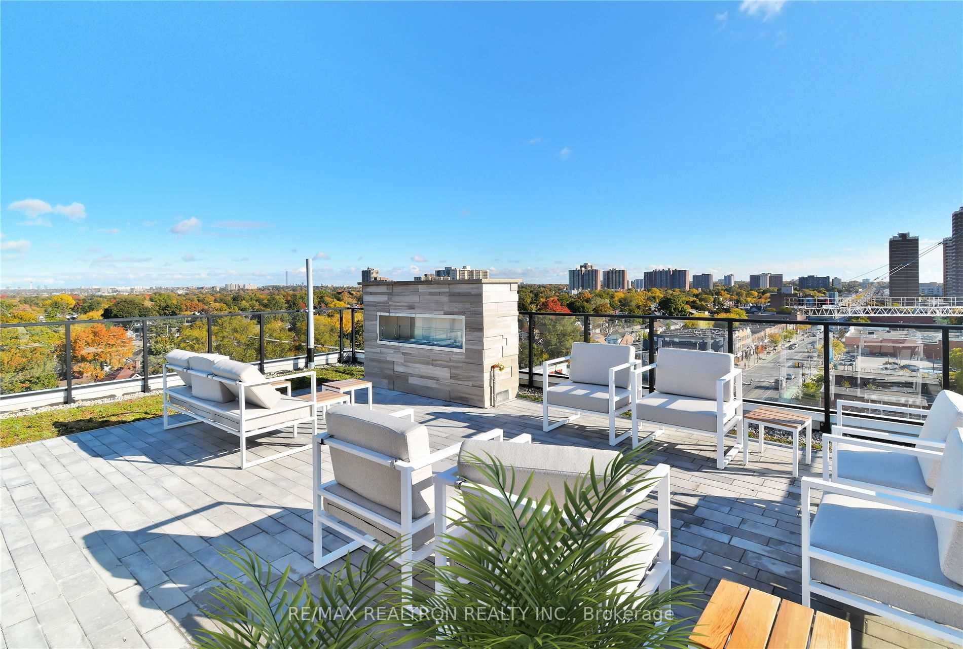 2301 Danforth Ave, #404
