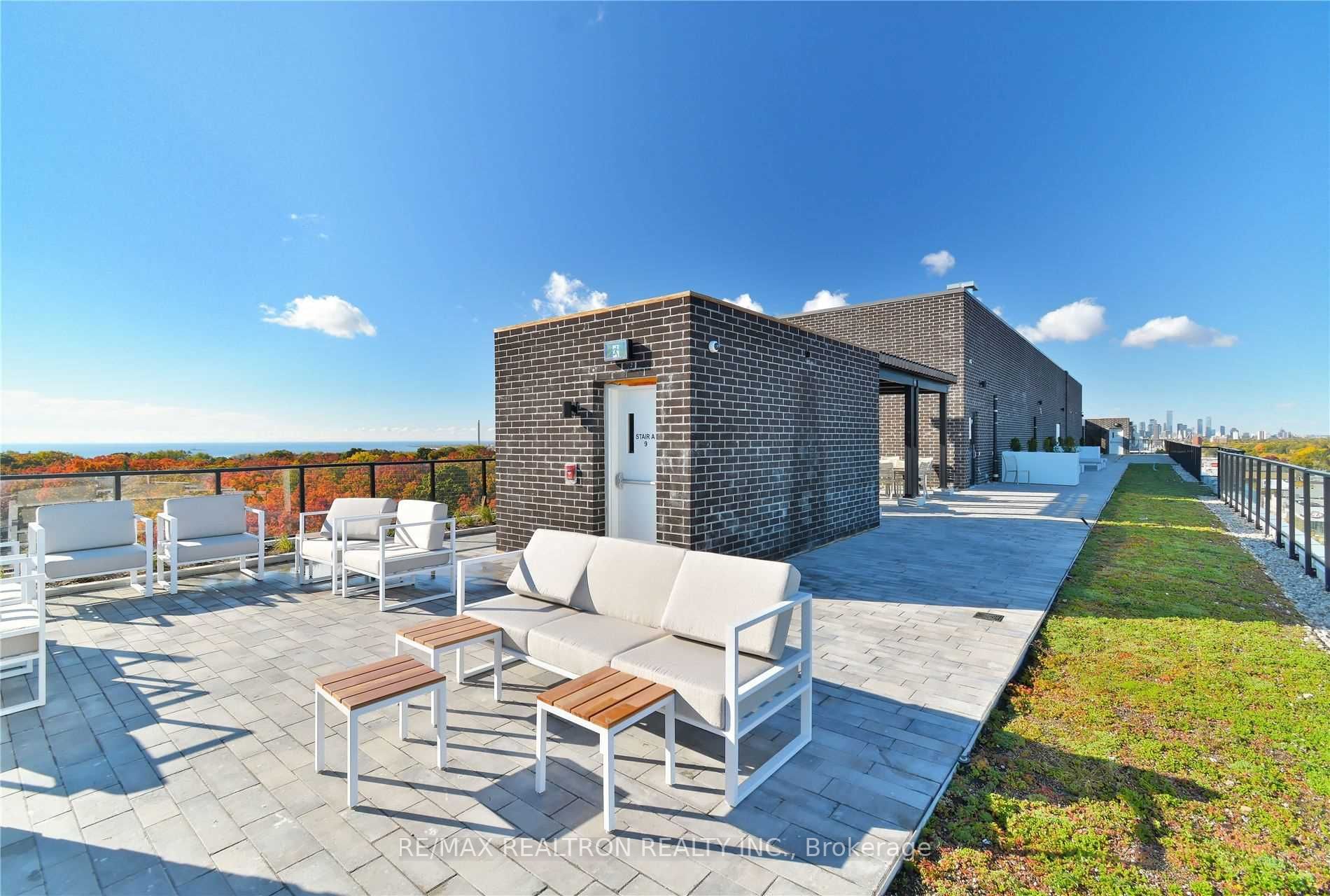 2301 Danforth Ave, #404