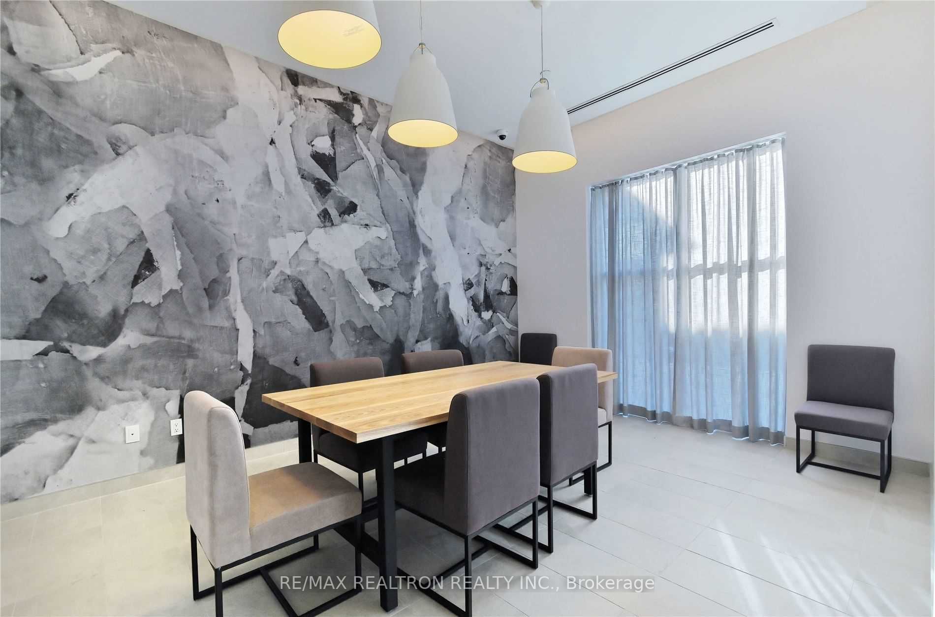 2301 Danforth Ave, #404