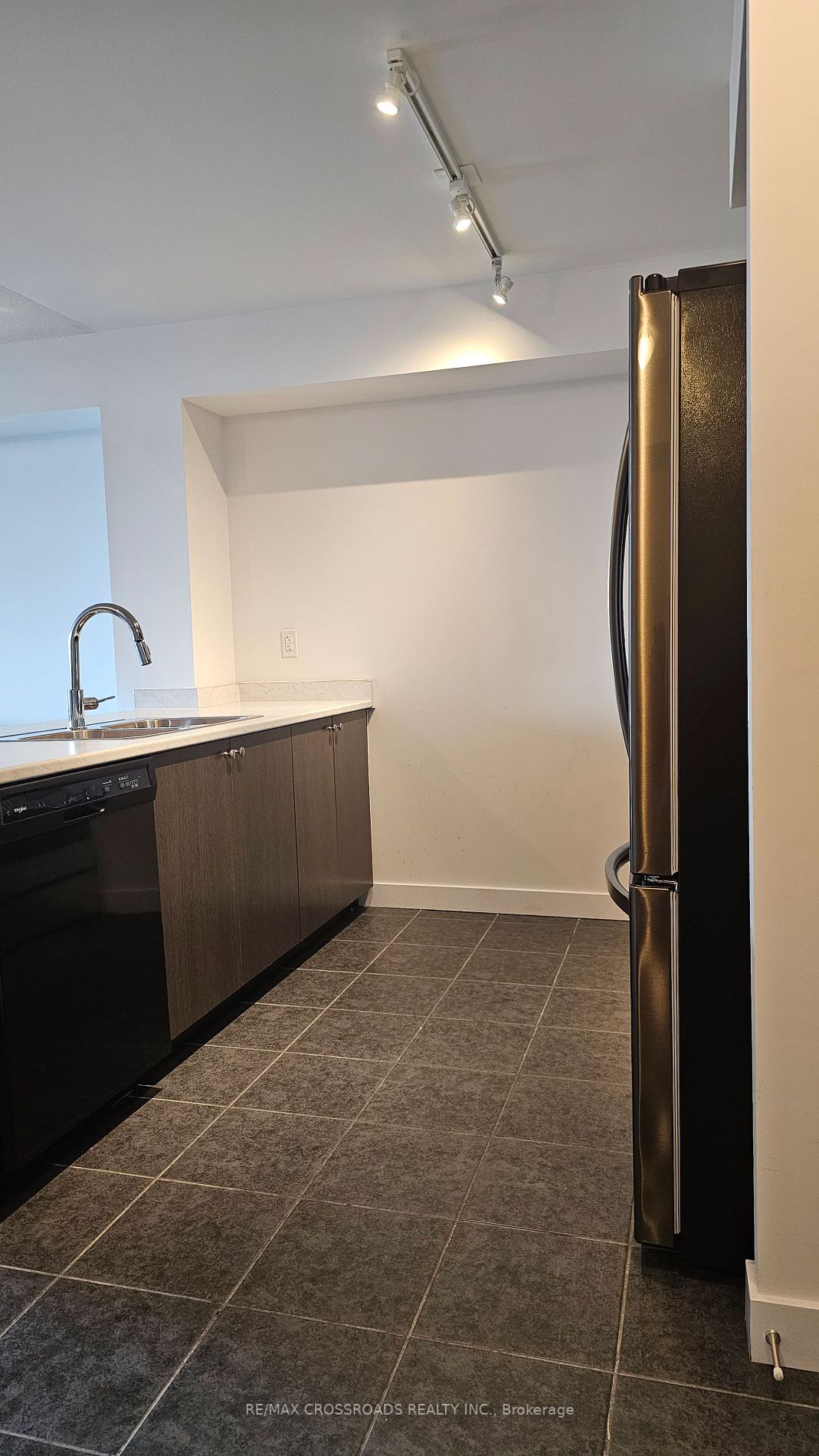 8 Trent Avenue #502