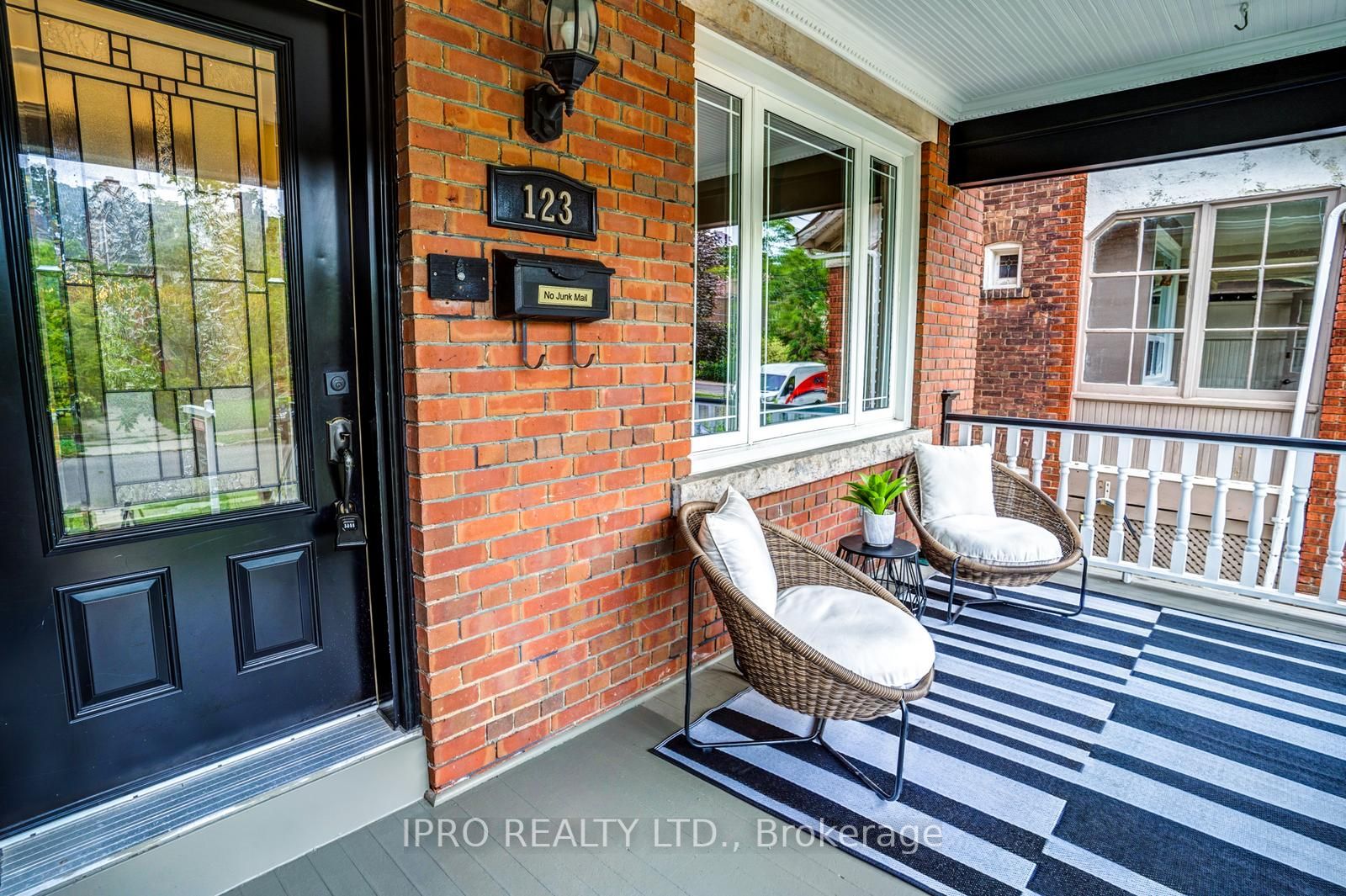 123 Browning Ave