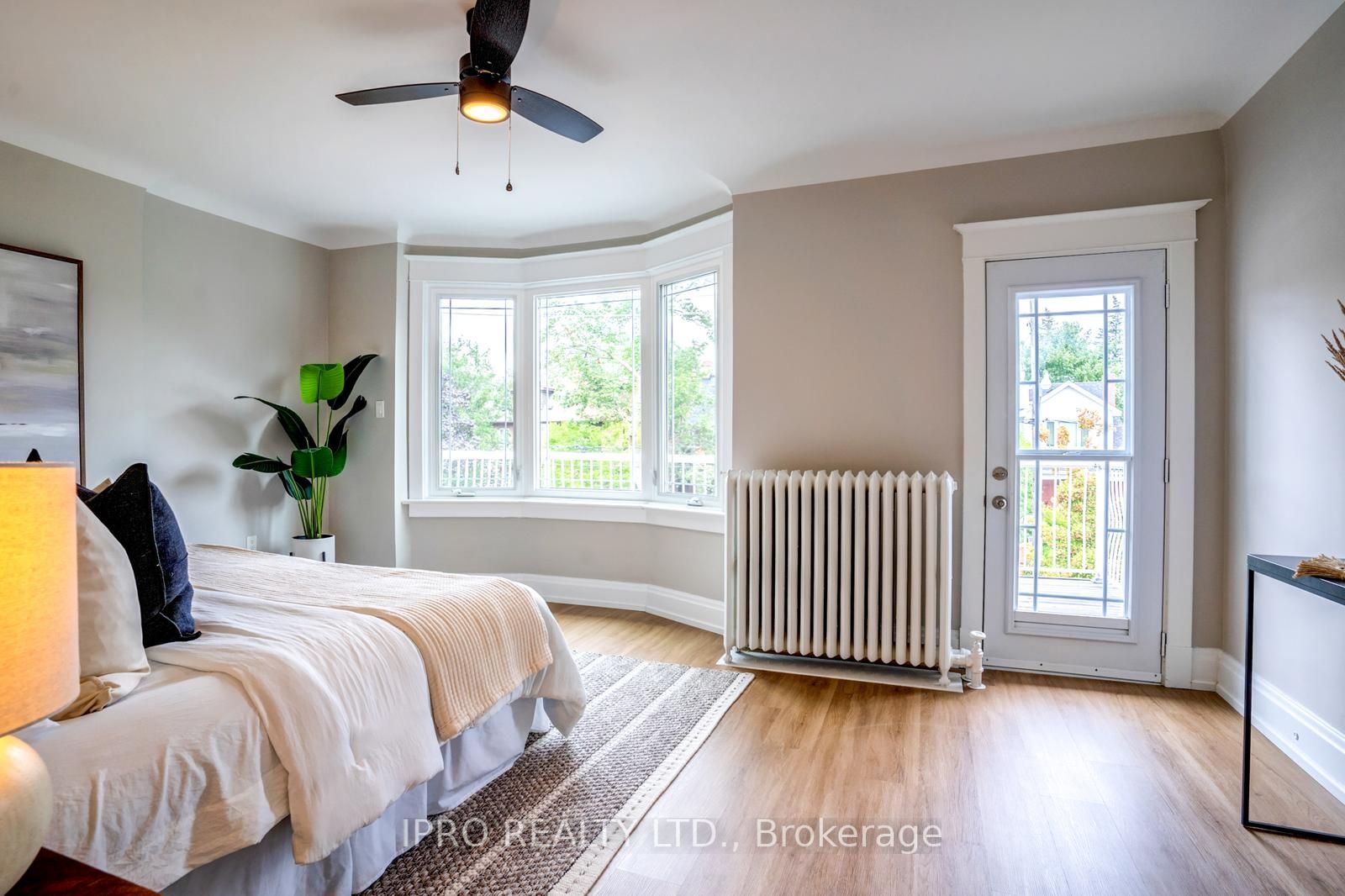 123 Browning Ave
