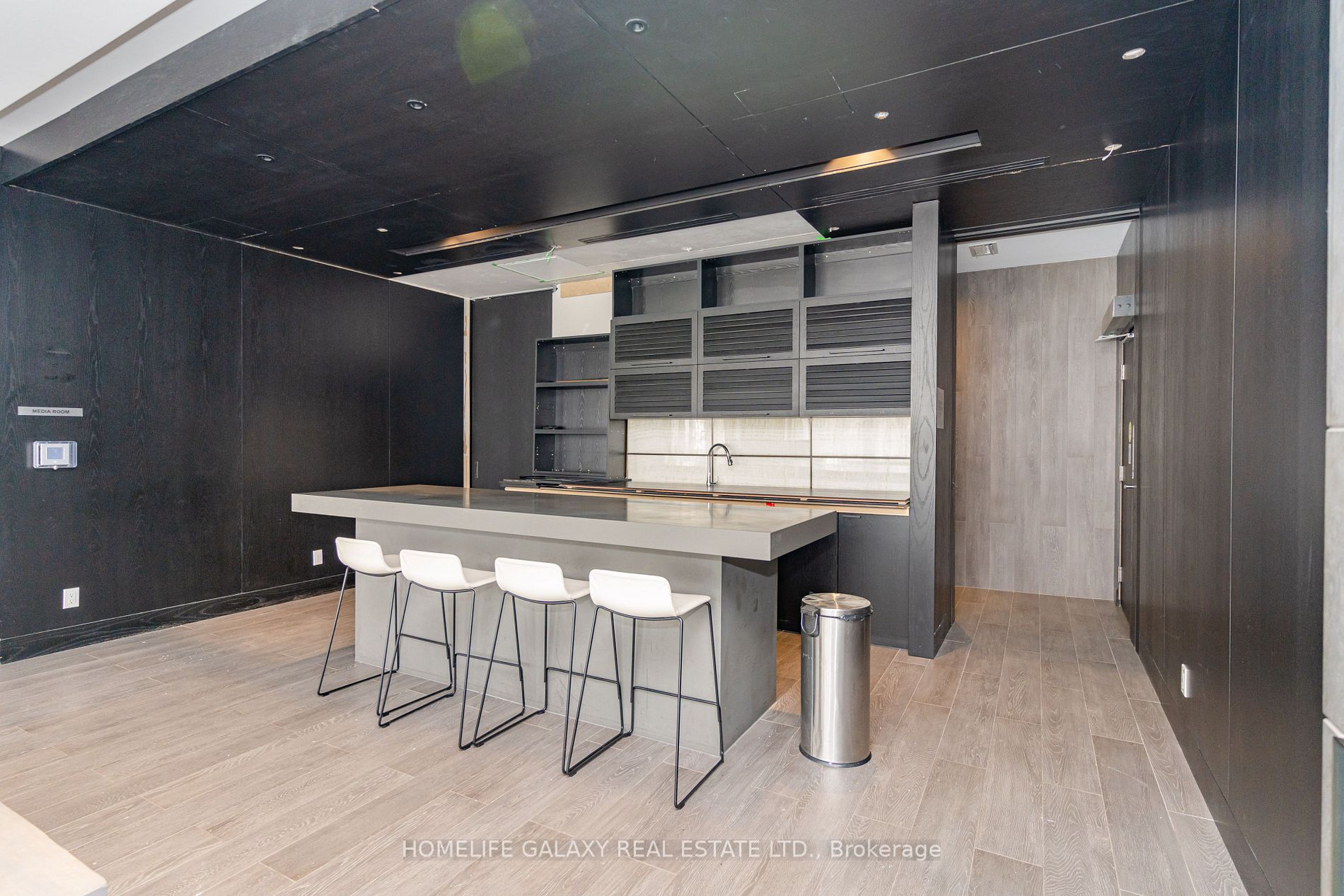 1255 Bayly Street, #609