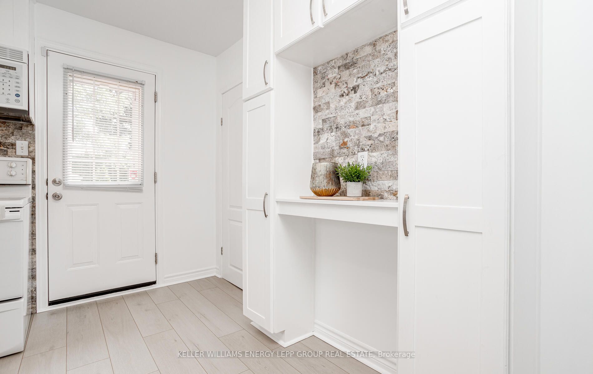 317 Oshawa Boulevard S