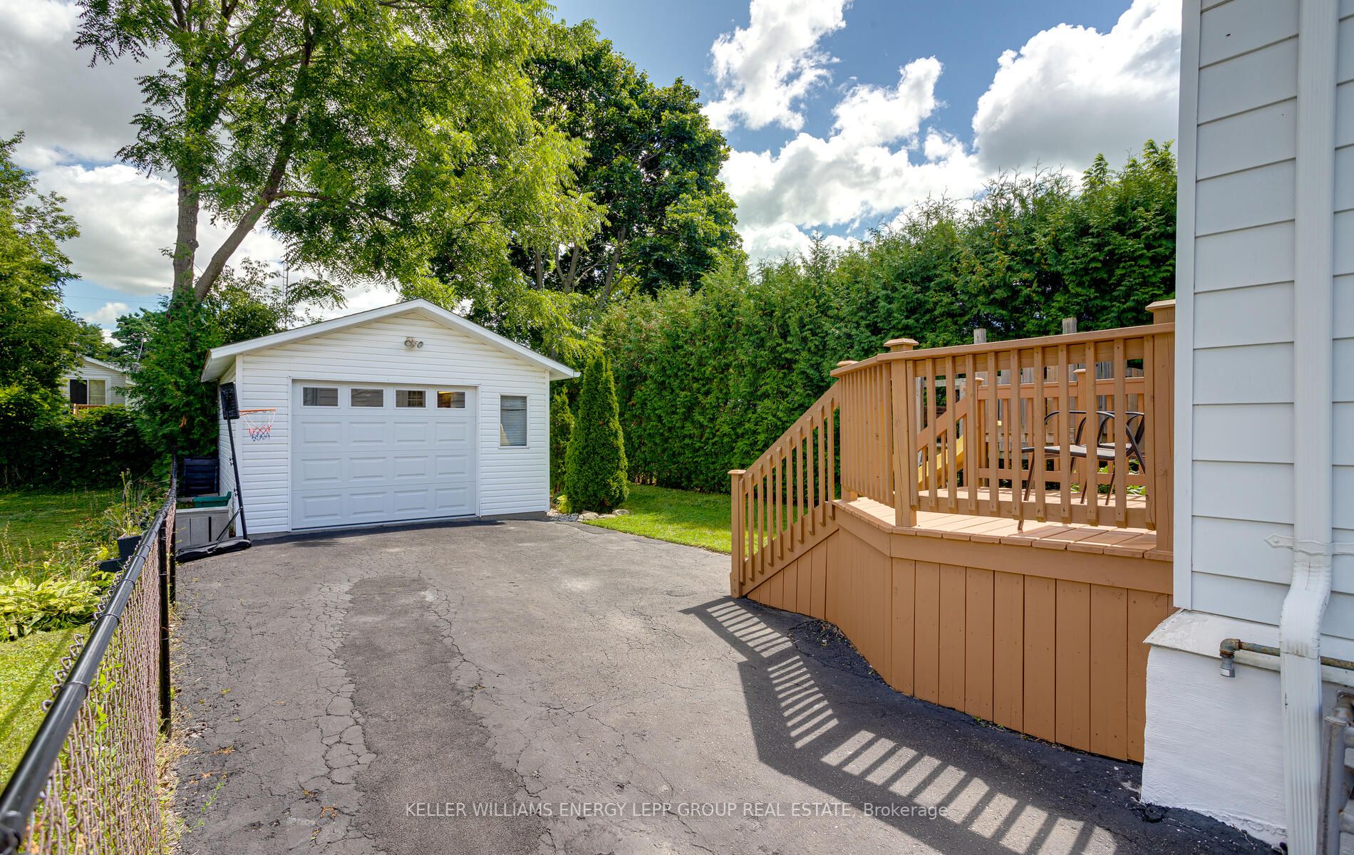 317 Oshawa Boulevard S