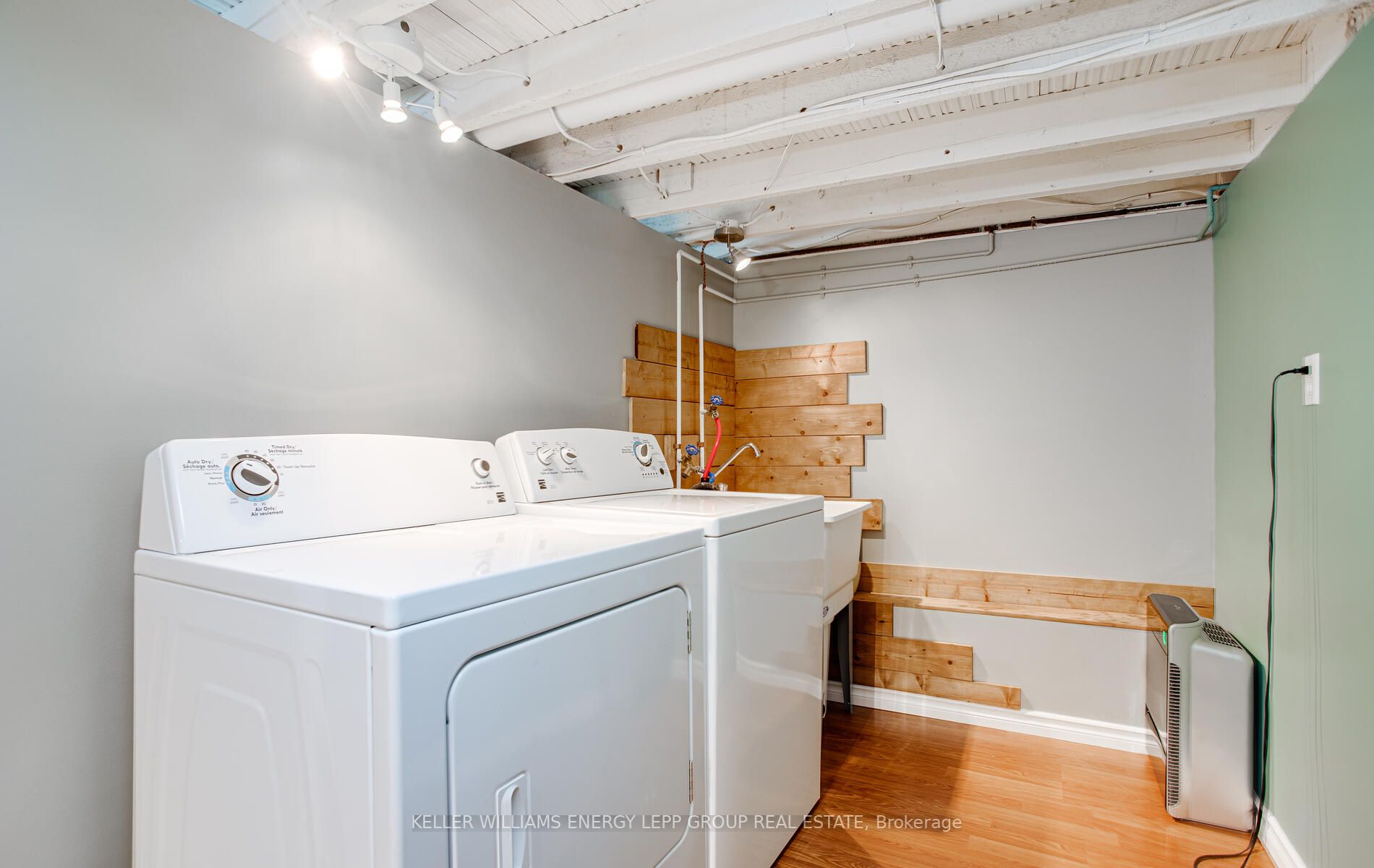 317 Oshawa Boulevard S