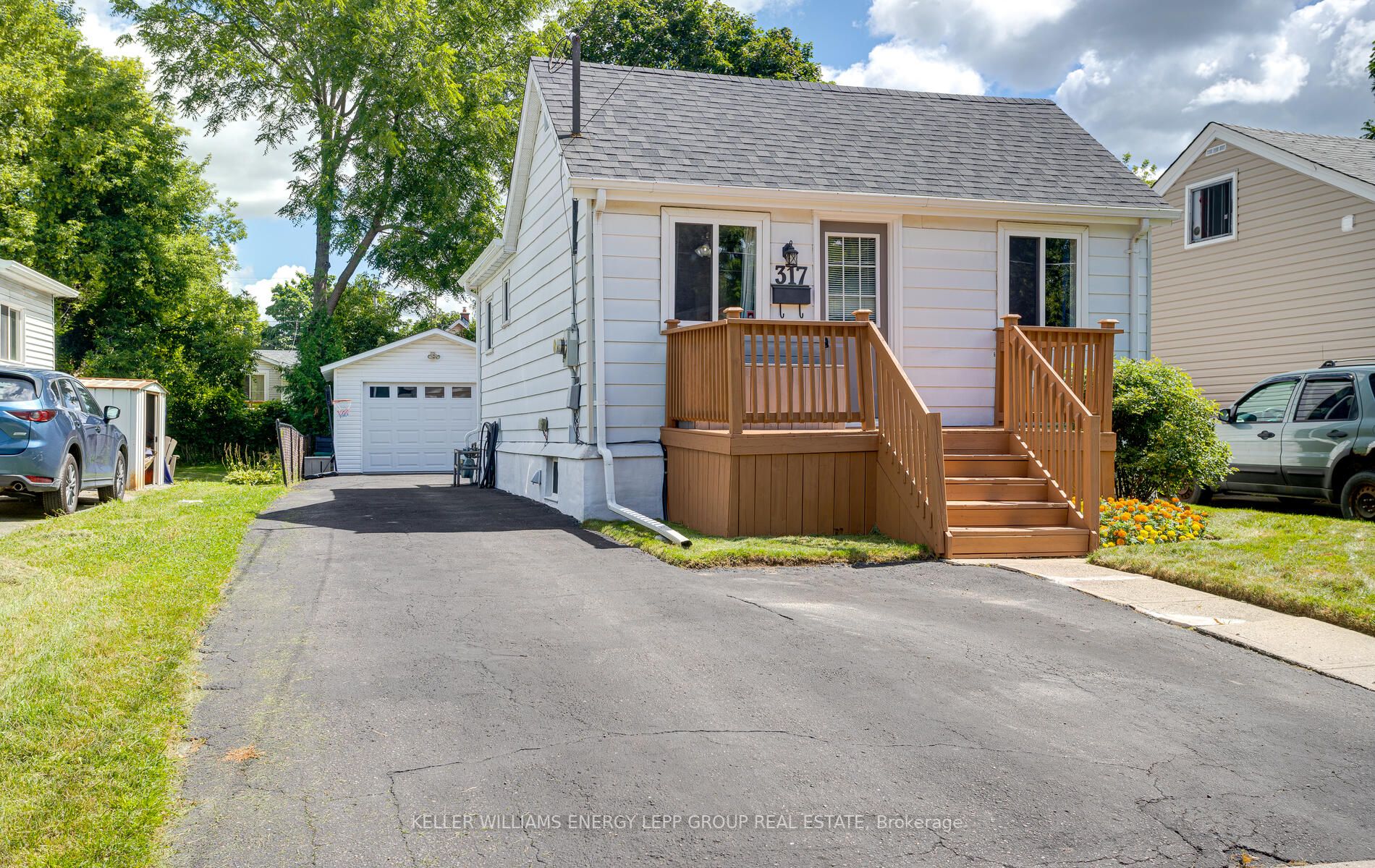 317 Oshawa Boulevard S