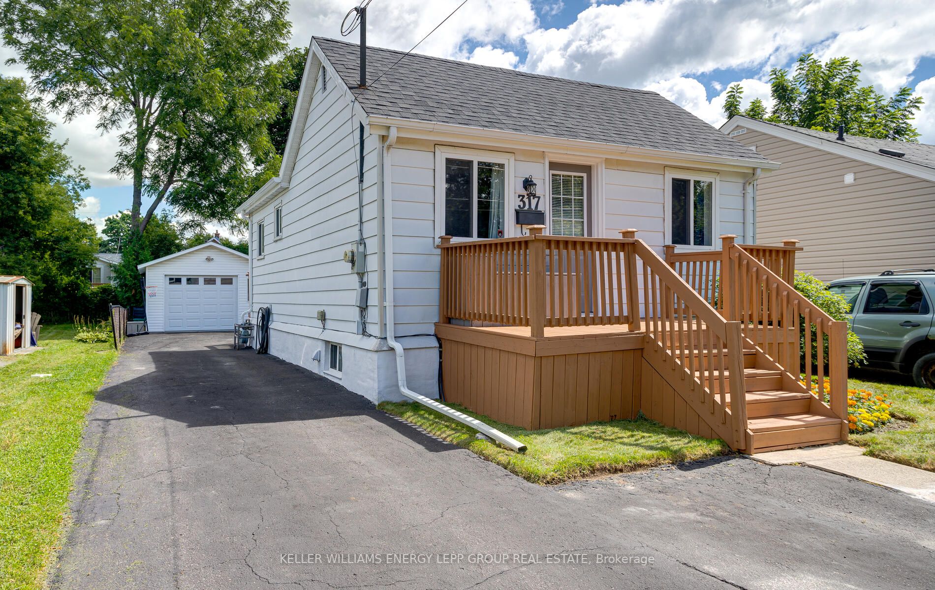317 Oshawa Boulevard S