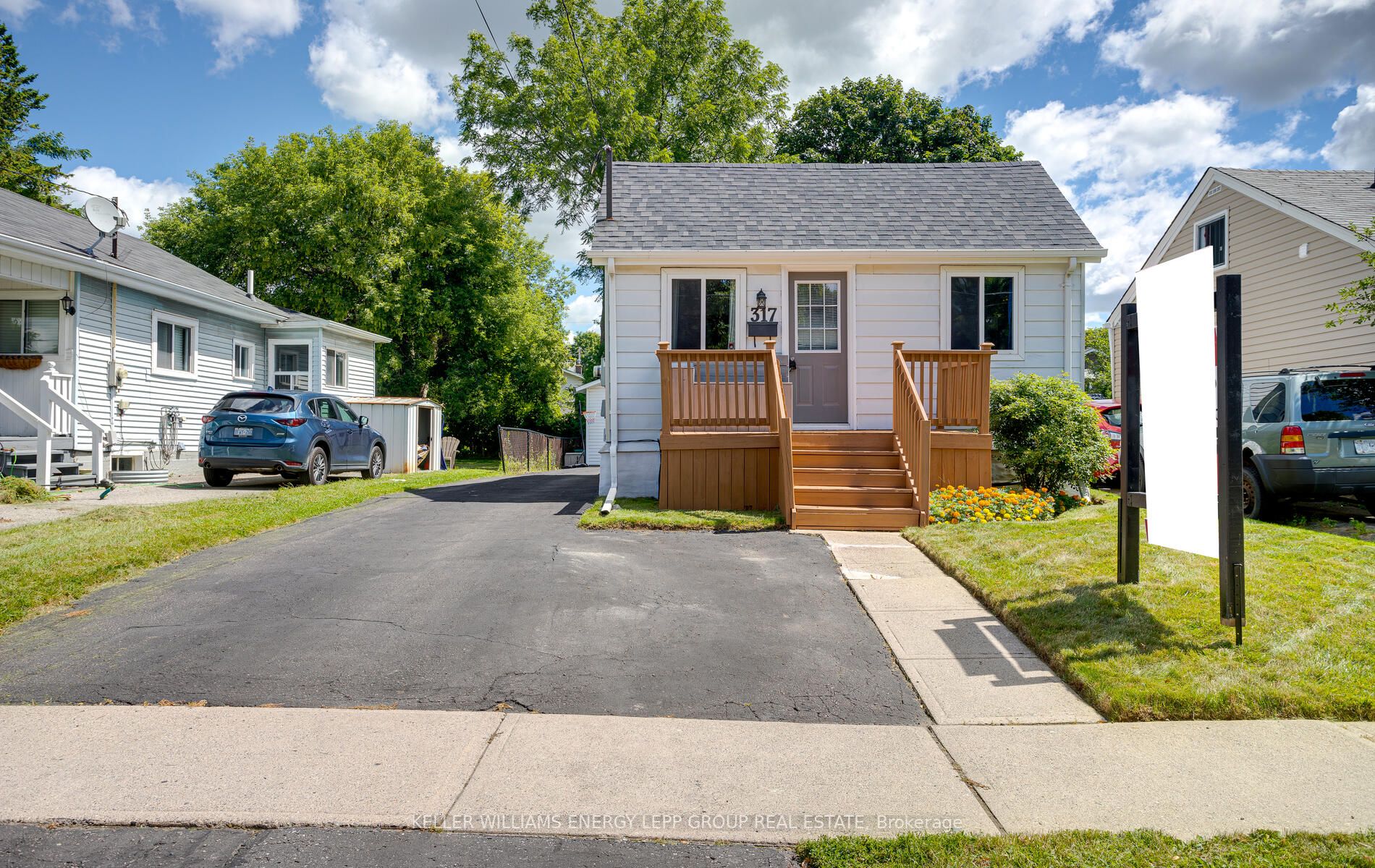 317 Oshawa Boulevard S