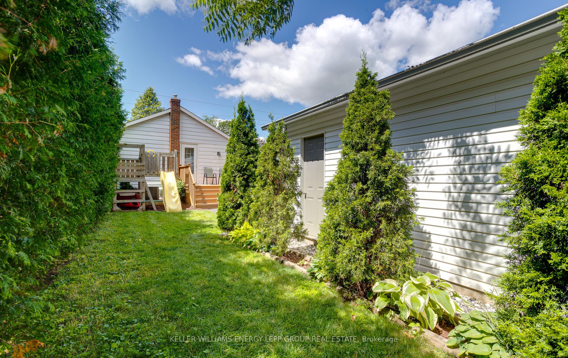 317 Oshawa Boulevard S