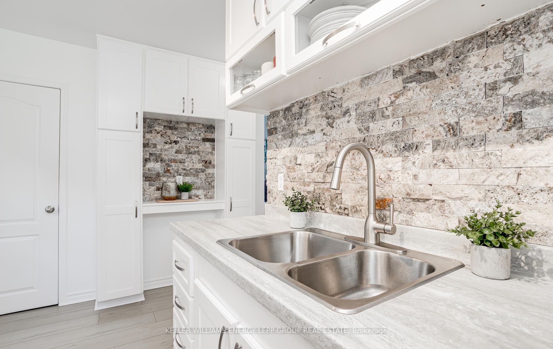 317 Oshawa Boulevard S