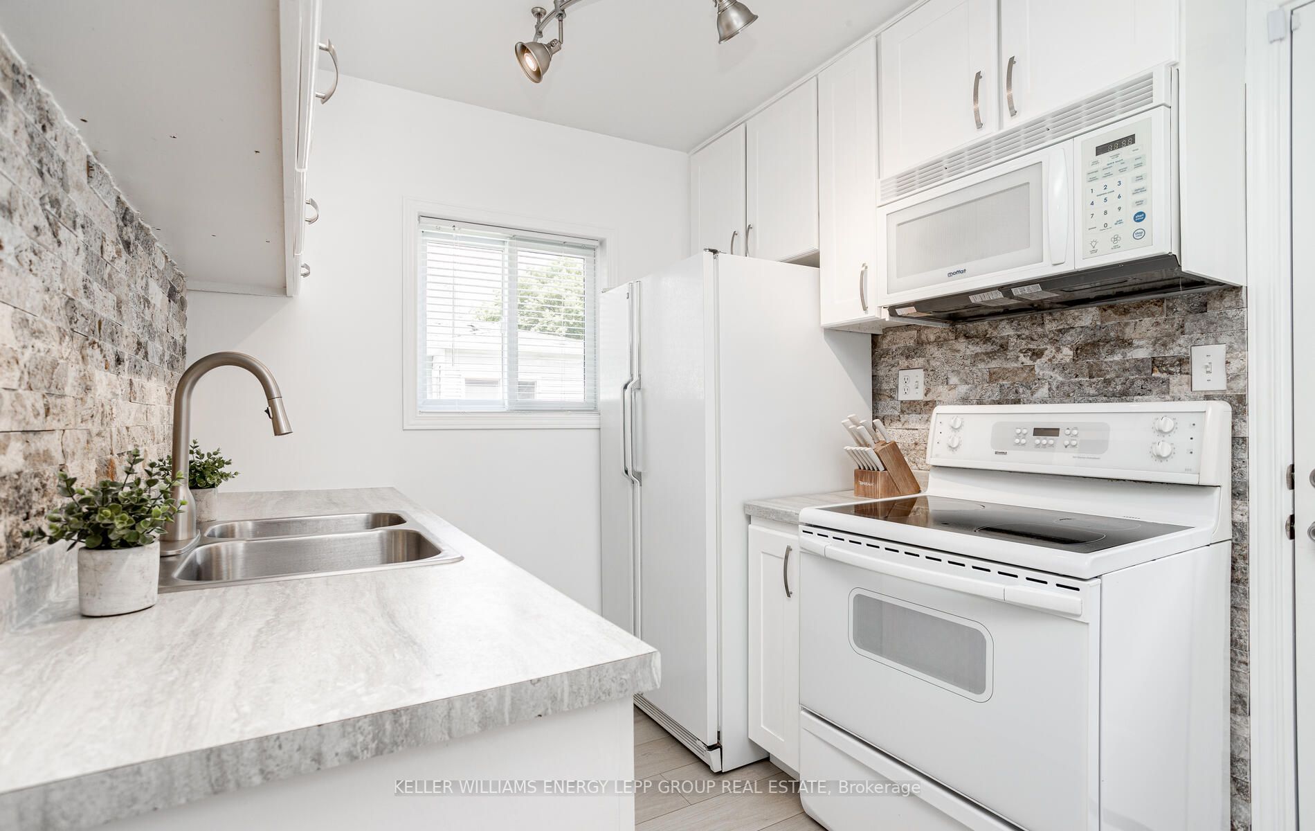 317 Oshawa Boulevard S