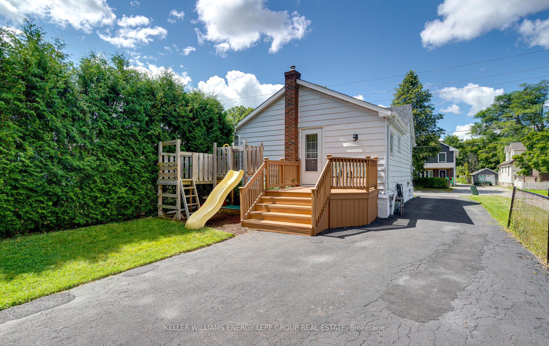 317 Oshawa Boulevard S