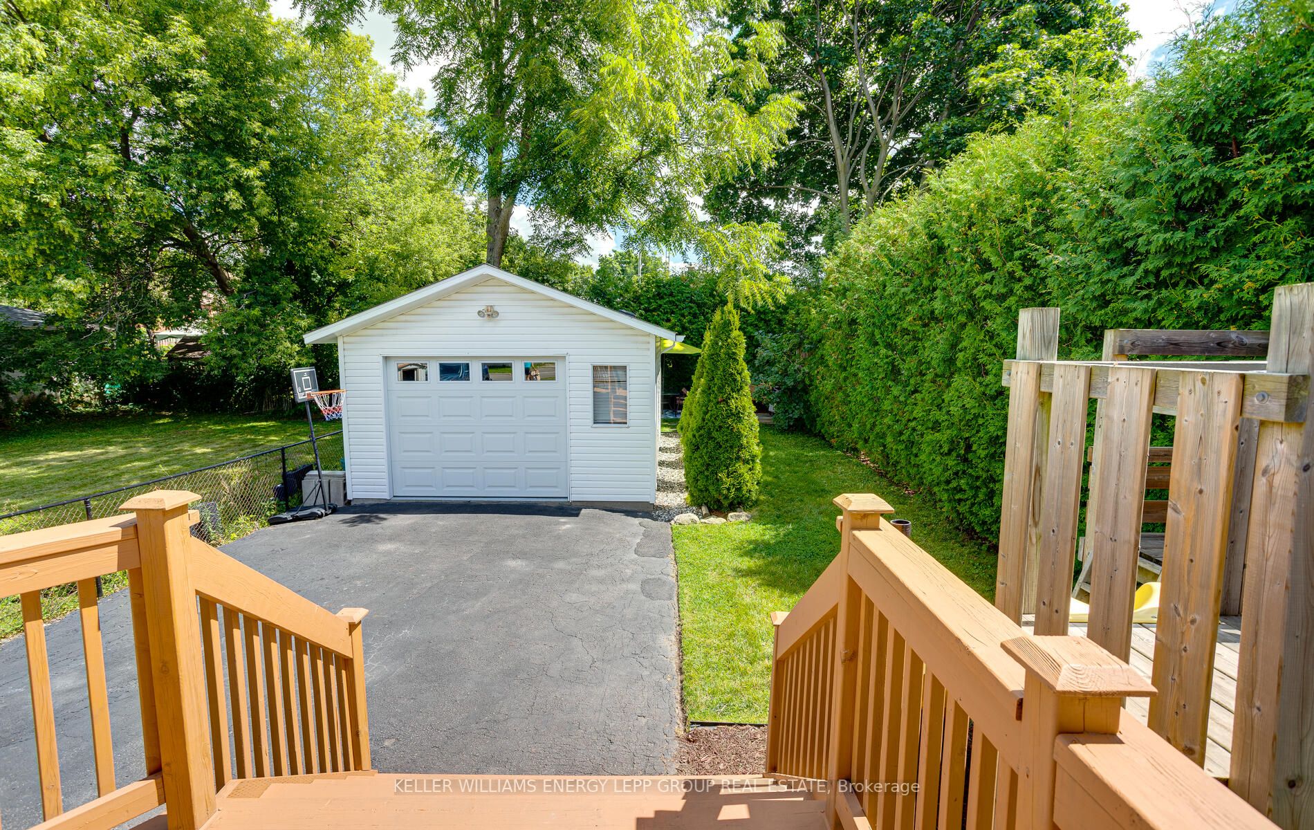 317 Oshawa Boulevard S