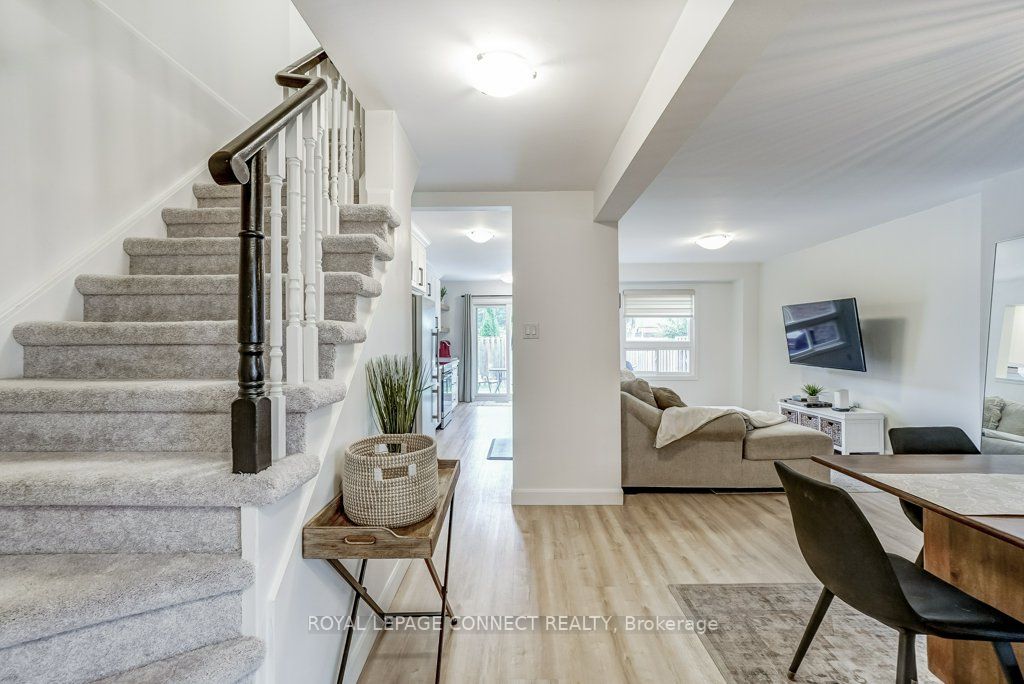 1169 Cedarcroft Cres