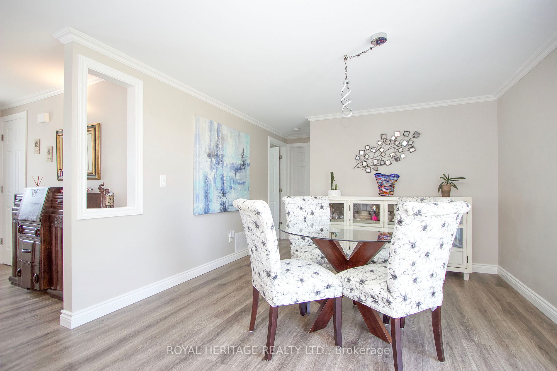 8 Kawartha Rd