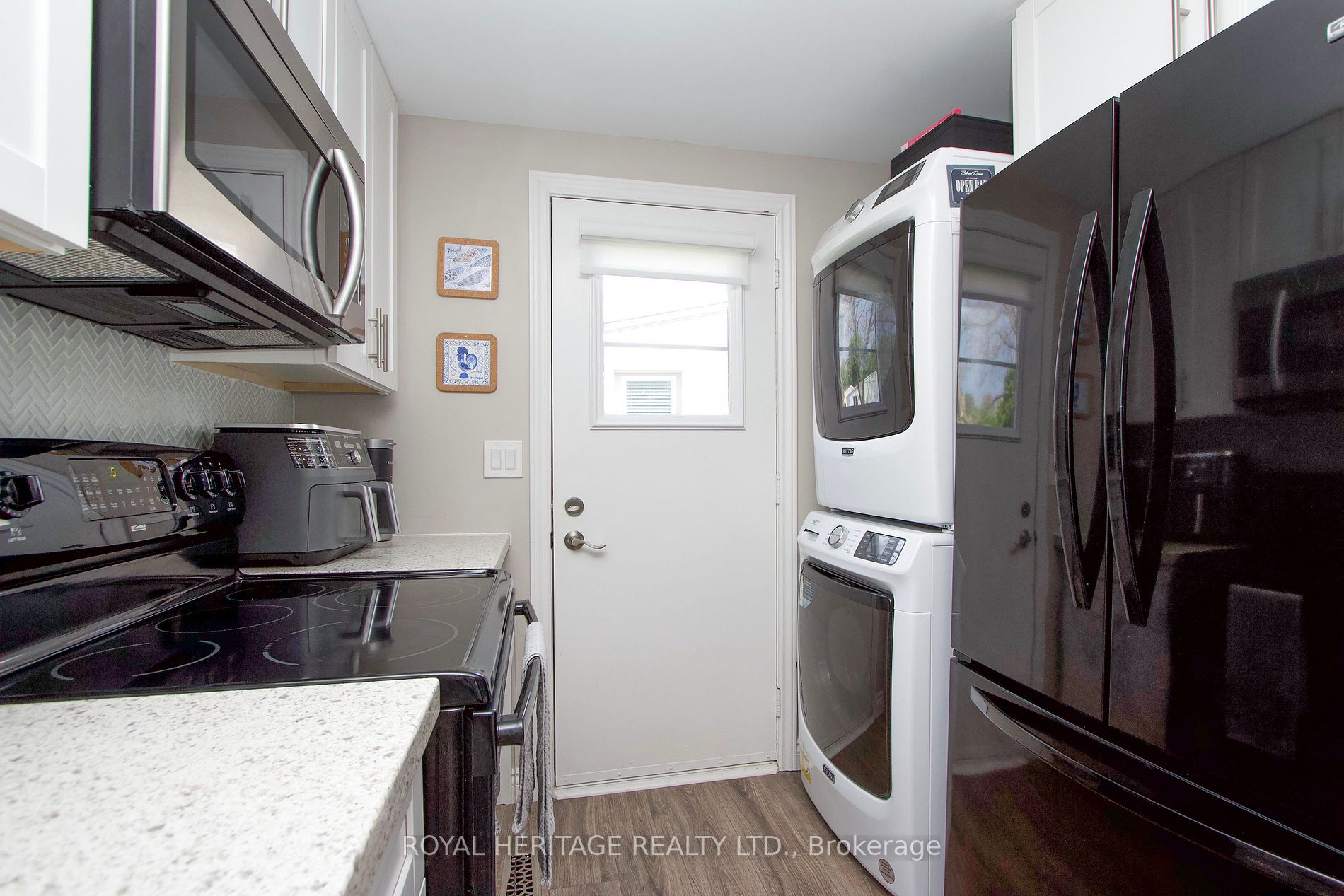 8 Kawartha Rd