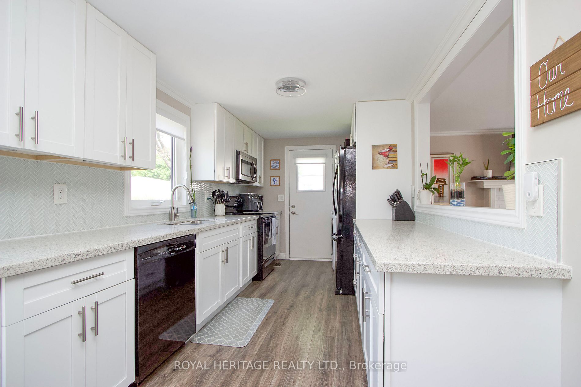 8 Kawartha Rd