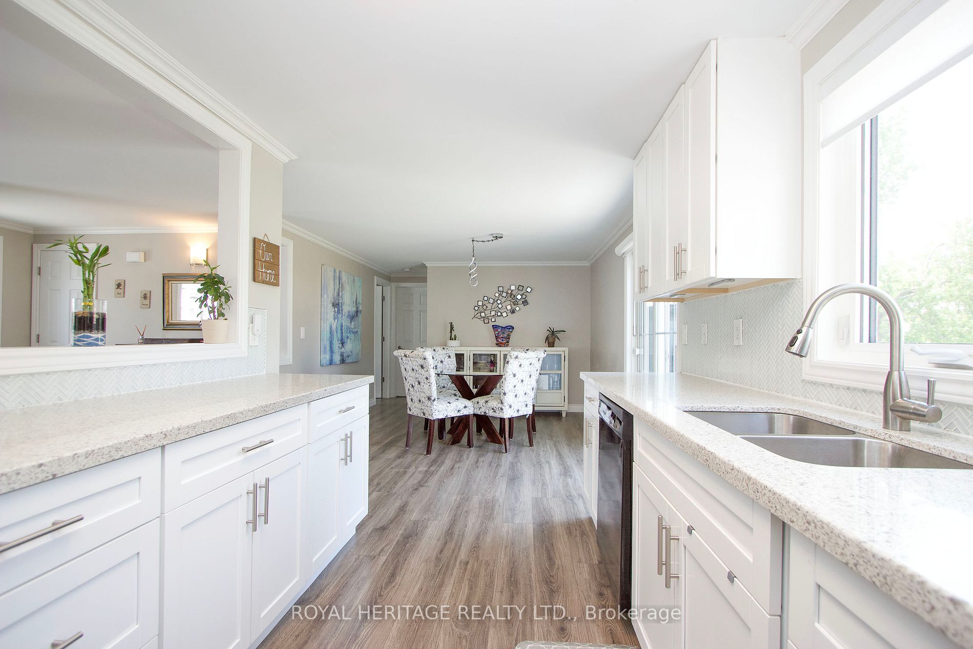 8 Kawartha Rd