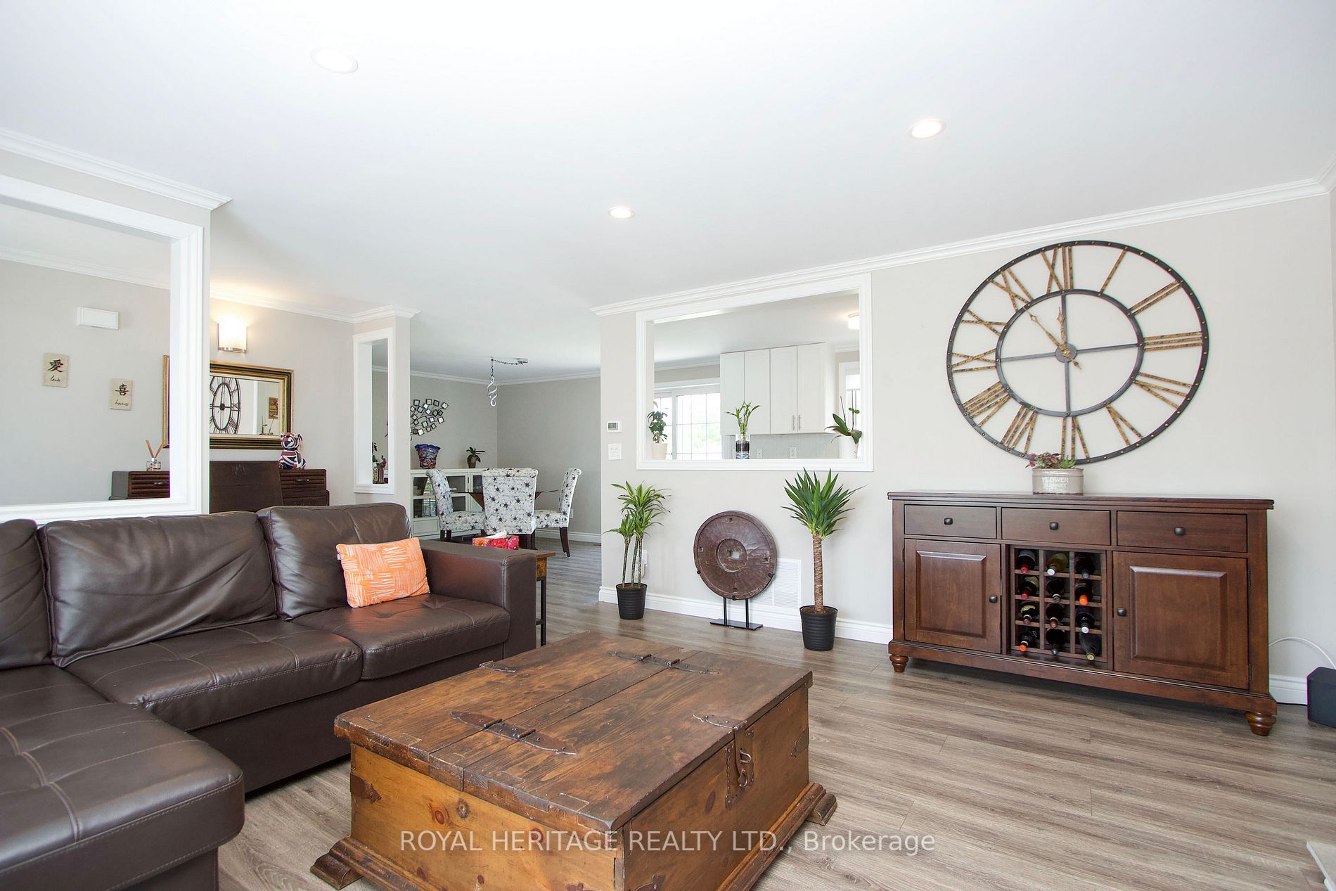 8 Kawartha Rd