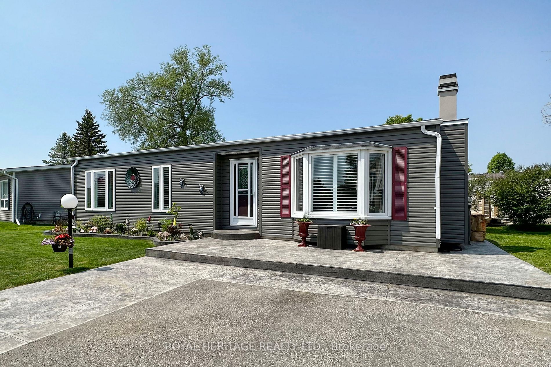 8 Kawartha Rd