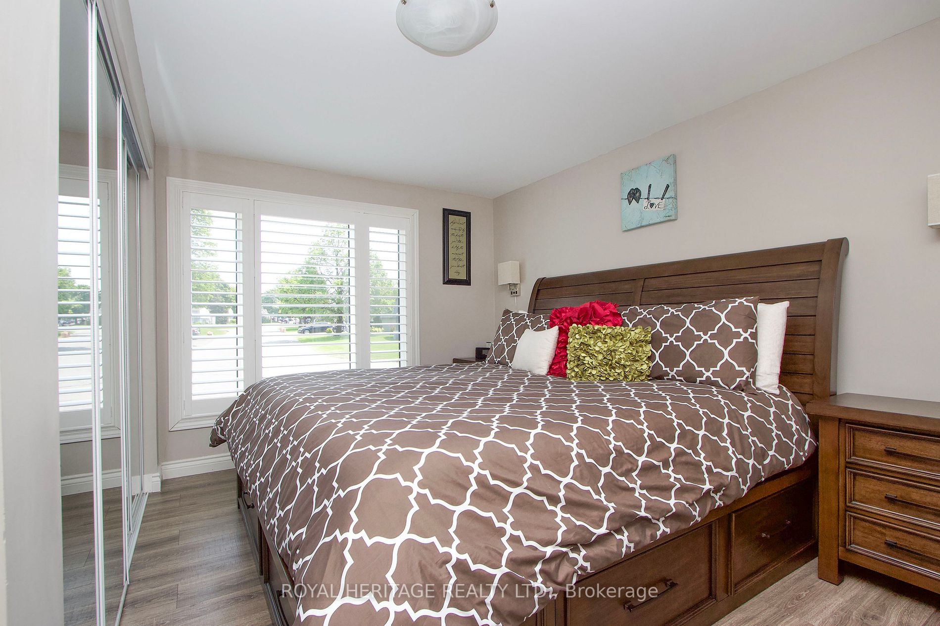 8 Kawartha Rd