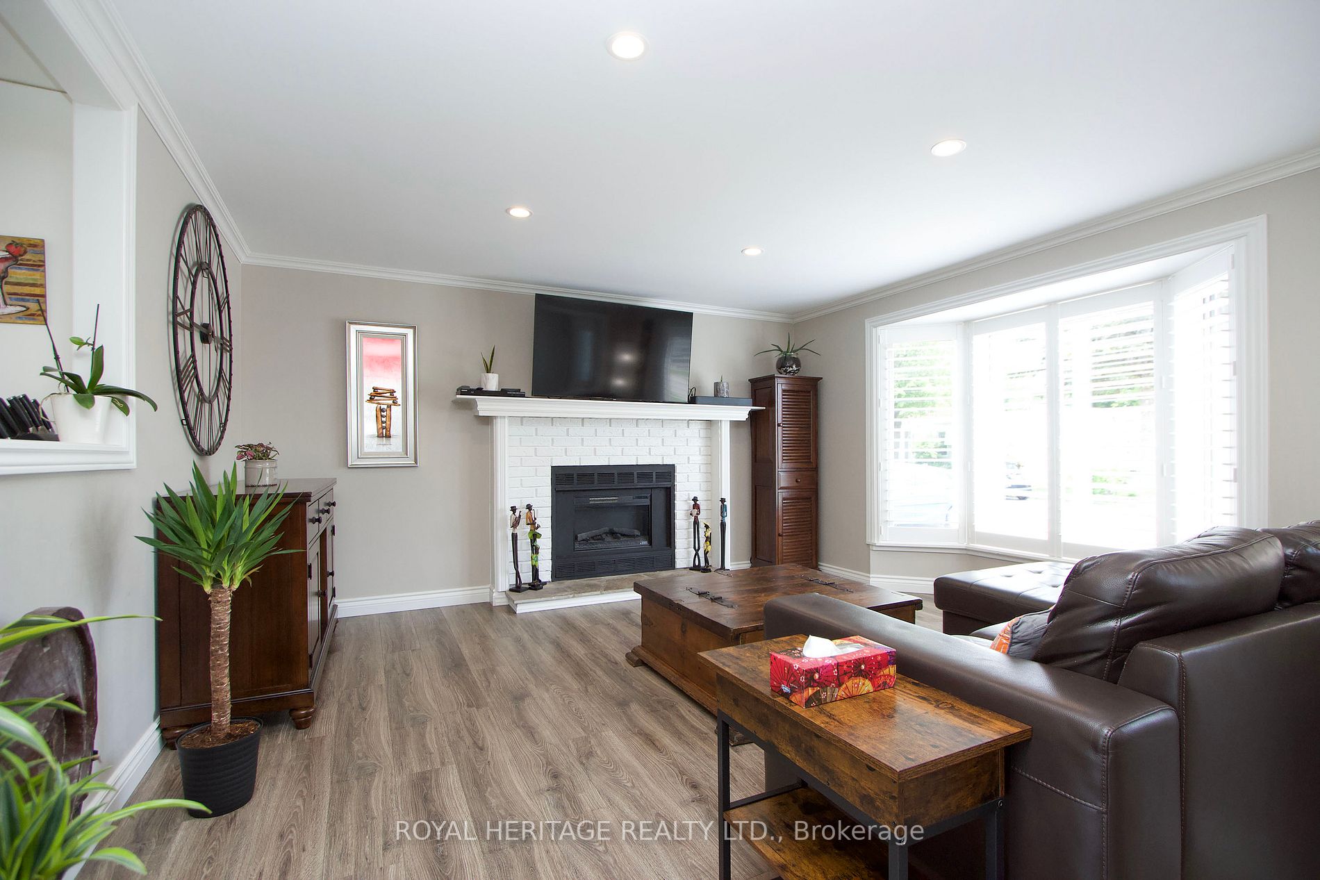 8 Kawartha Rd