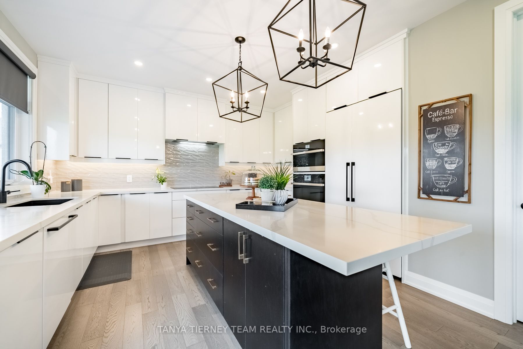 51 Charles Tilley Cres