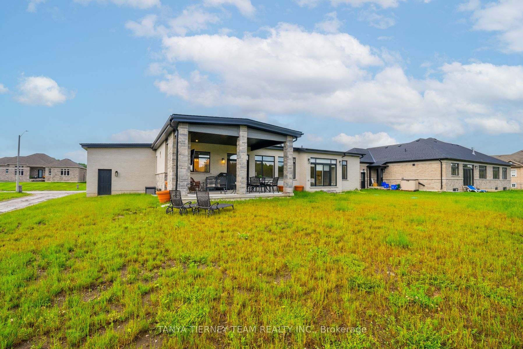 51 Charles Tilley Cres
