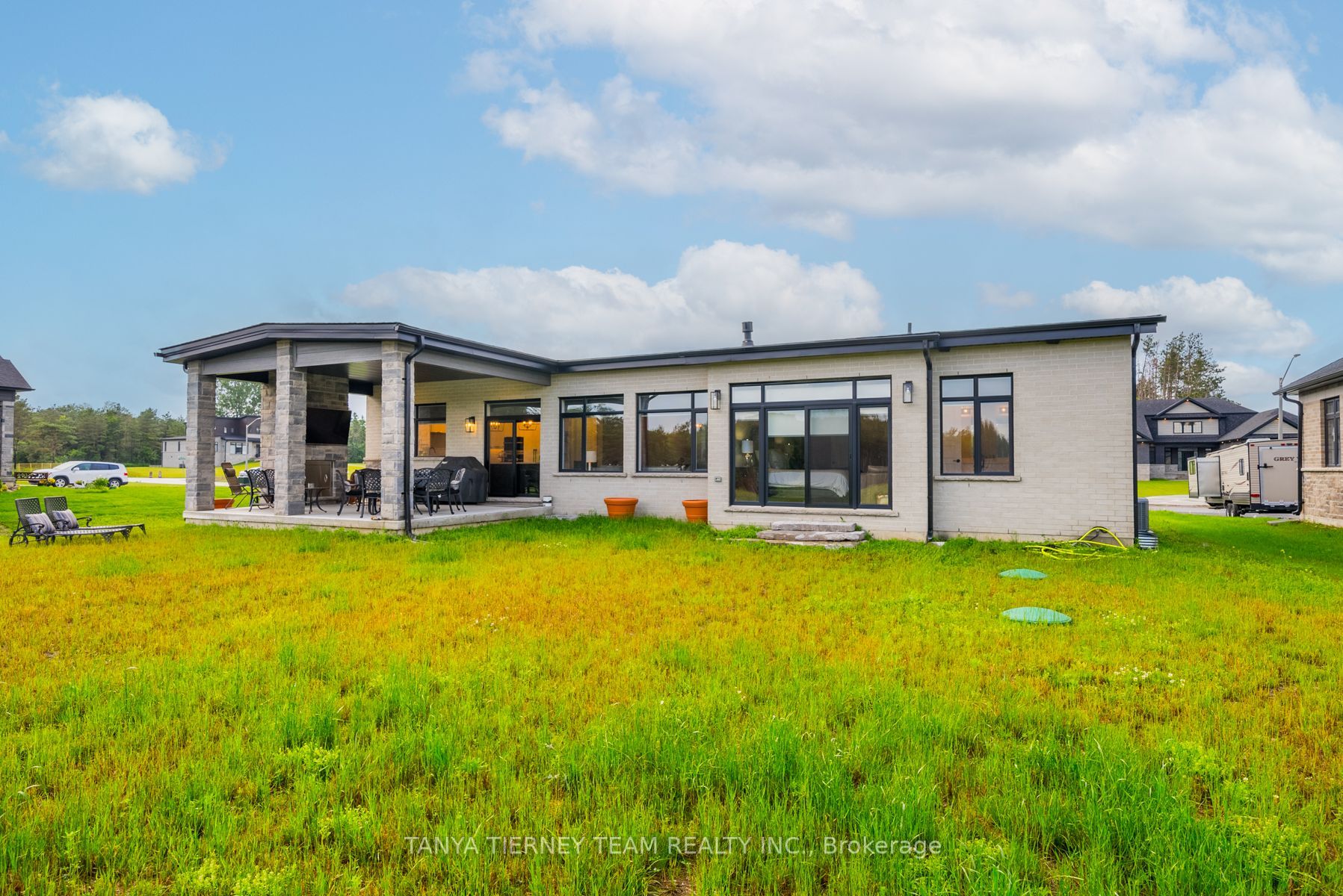 51 Charles Tilley Cres