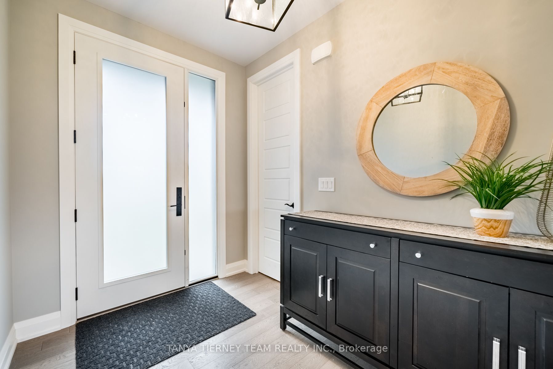 51 Charles Tilley Cres