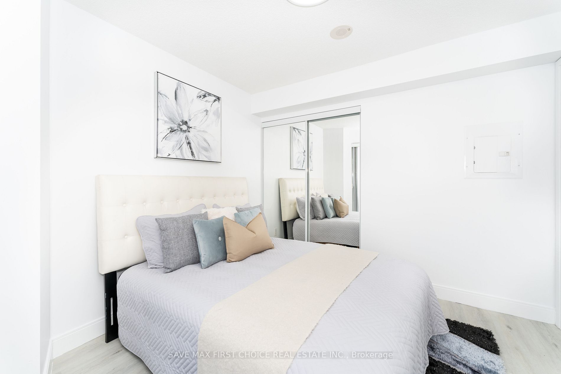 135 Village Green Square #3922