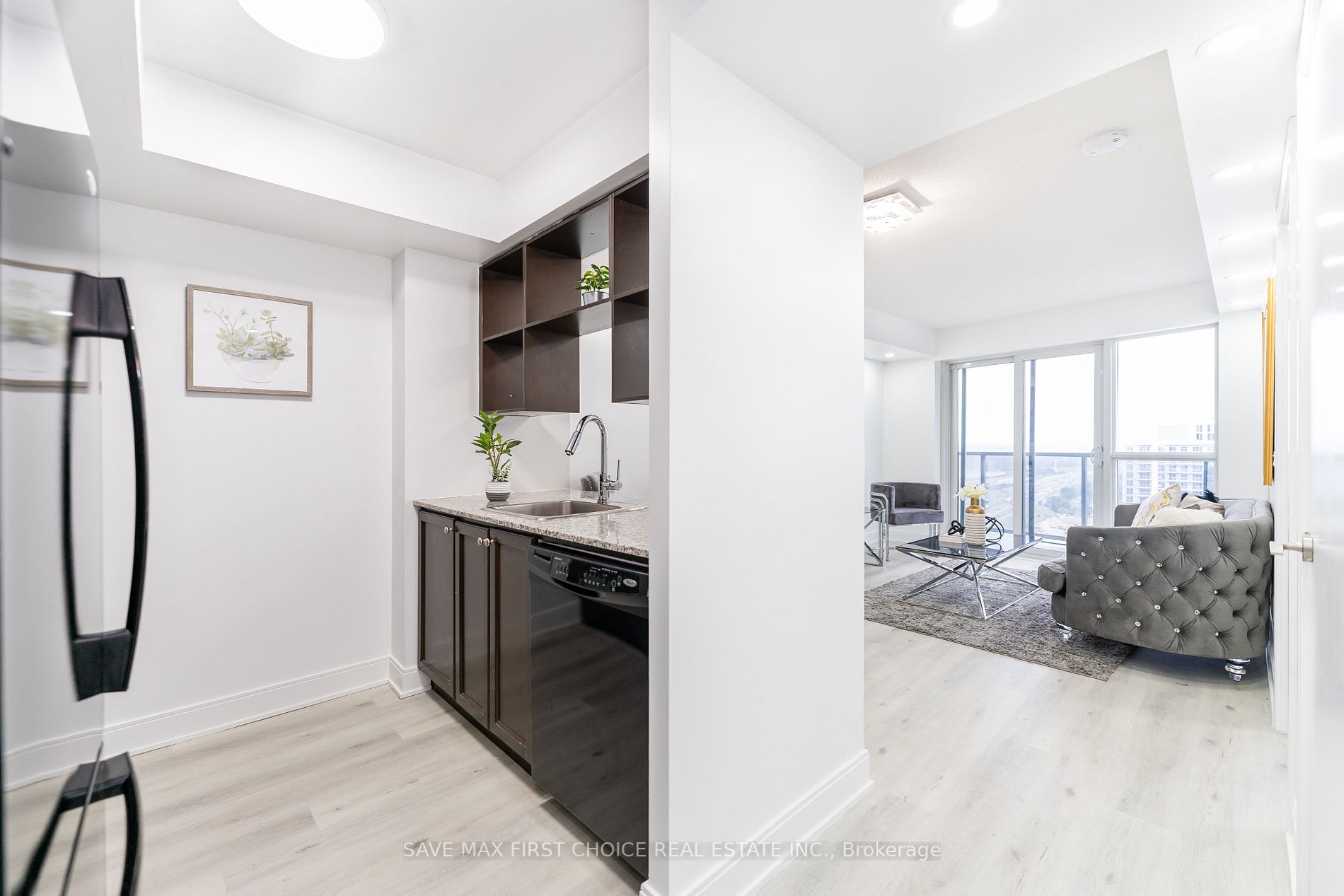 135 Village Green Square #3922