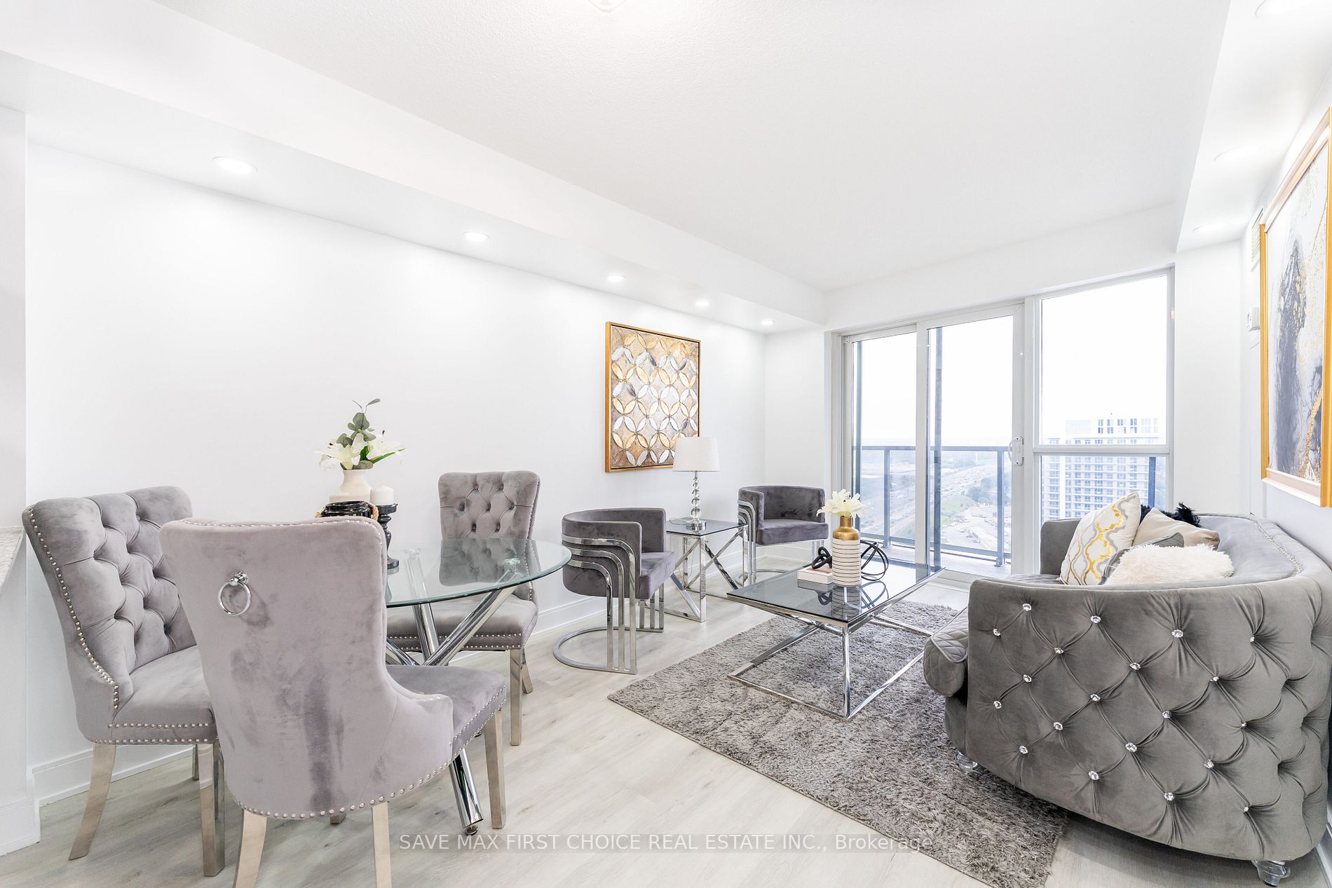 135 Village Green Square #3922