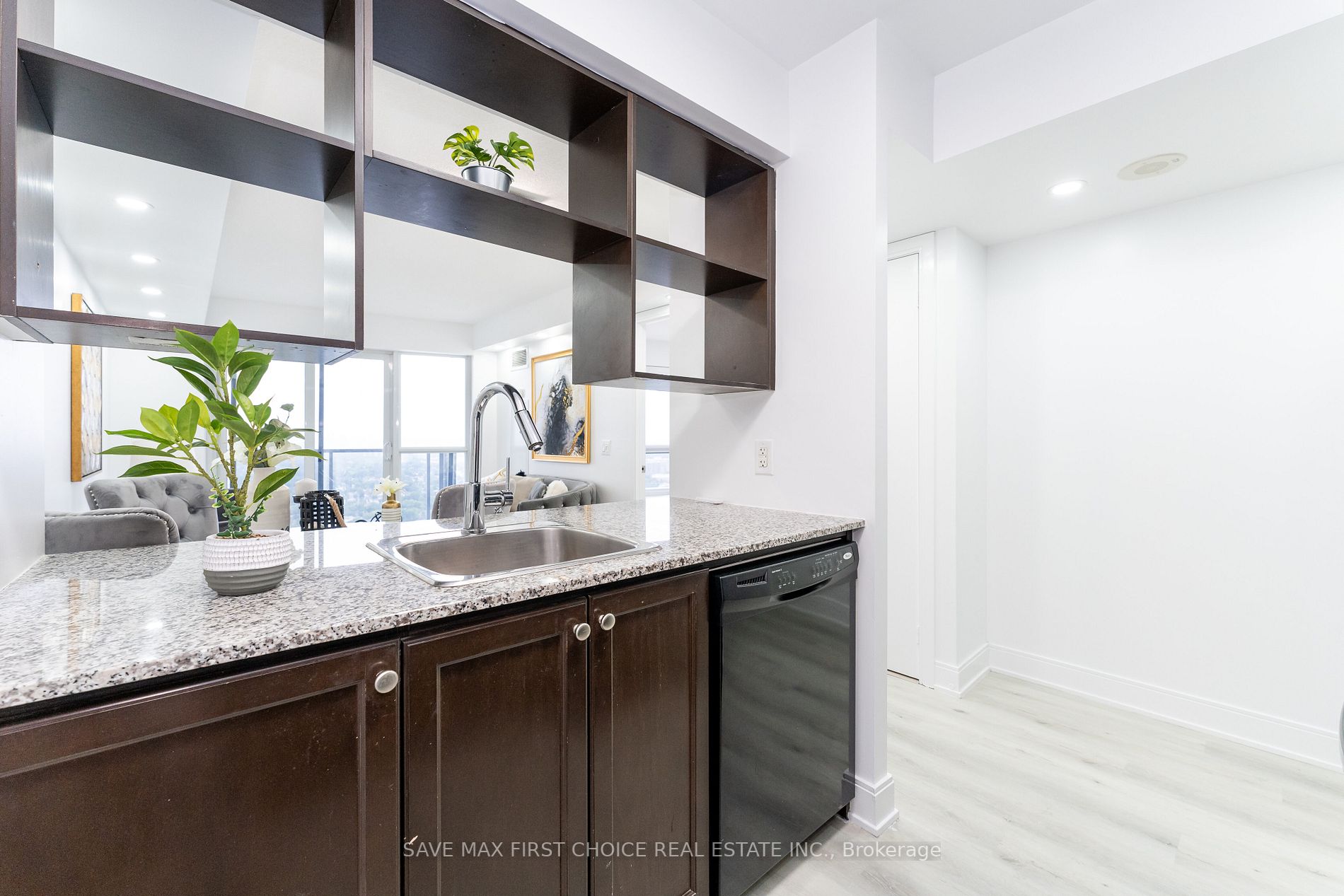 135 Village Green Square #3922